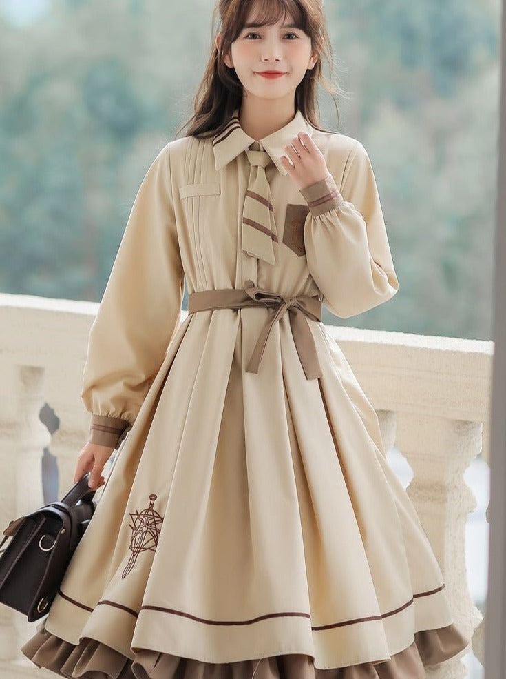 ケープコート+ネクタイ付きエンブレムミリタリーワンピース - Belchic