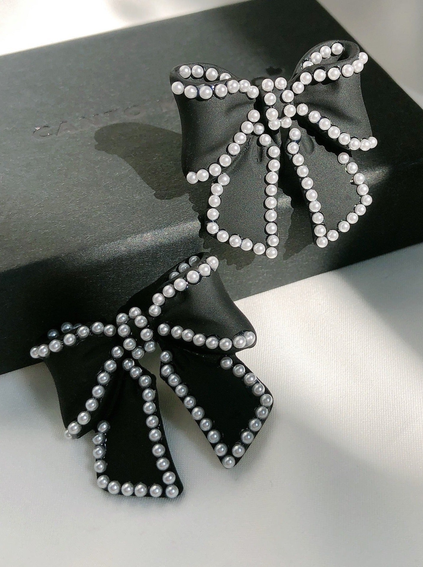 パールリボンピアス・イヤリング - LilyBlack