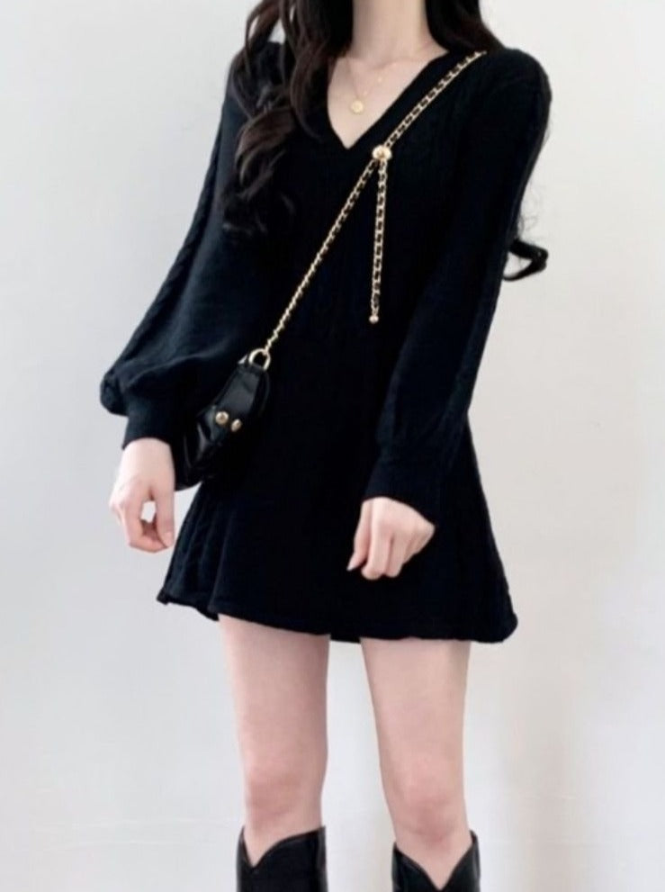 ケーブルニットVネックワンピース - LilyBlack