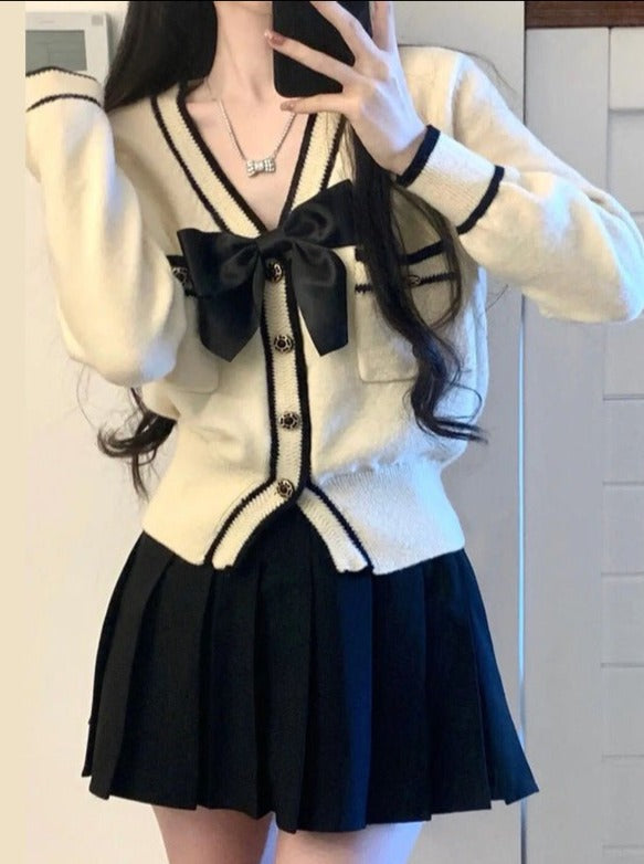 センターリボンVネックラインカーディガン+プリーツスカートセットアップ - LilyBlack