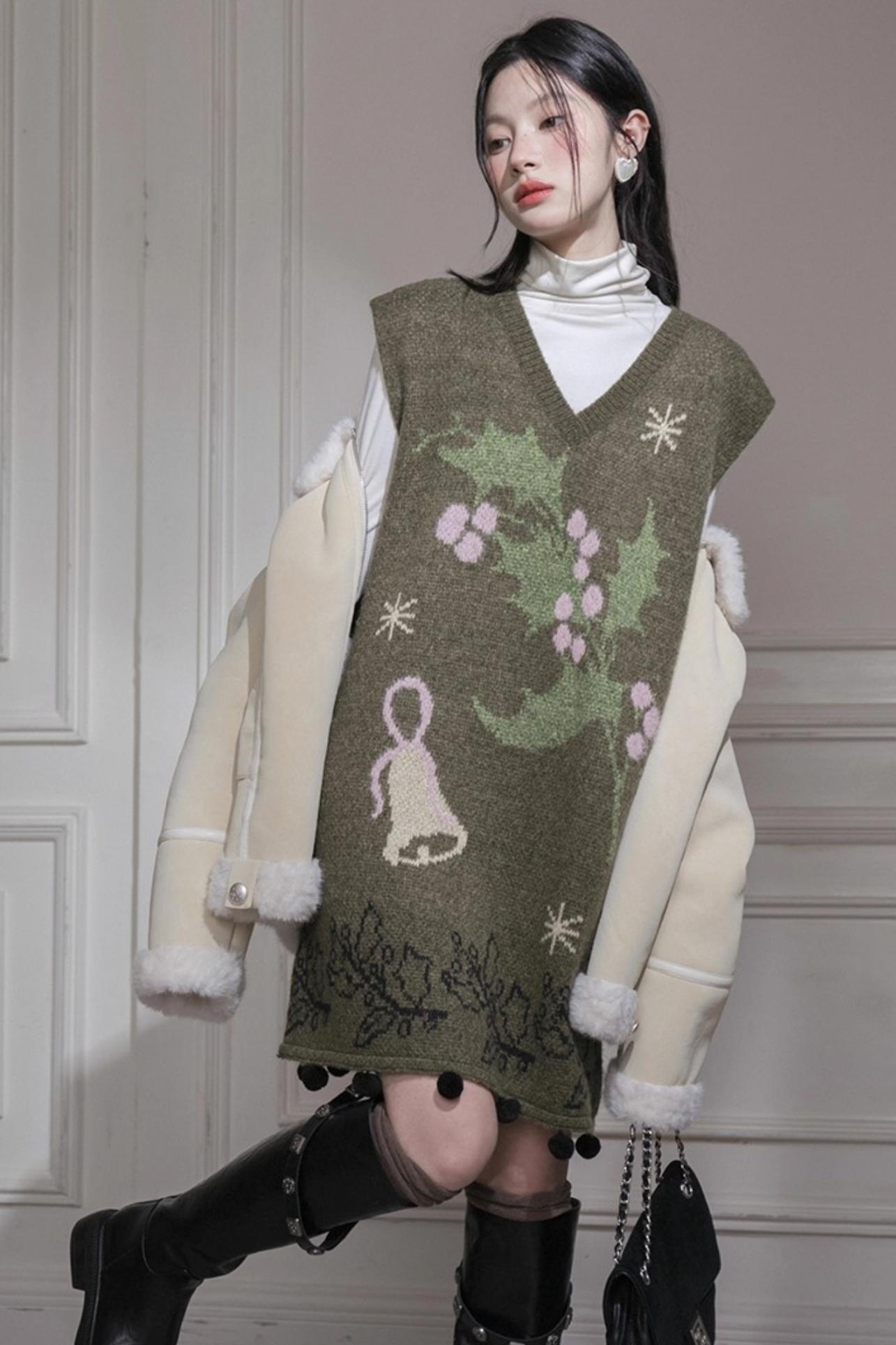 ダークグリーンニットベスト