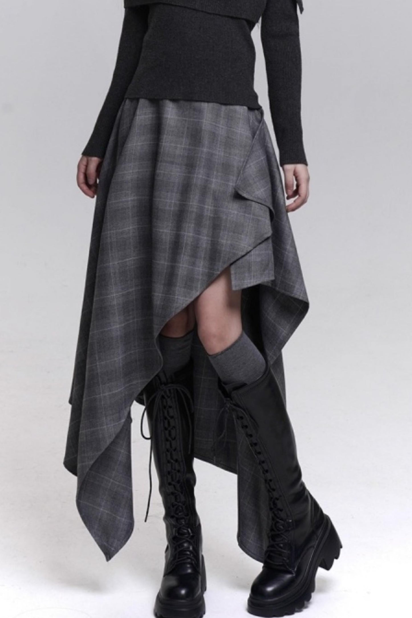 Asymmetrical Check Mode Skirt