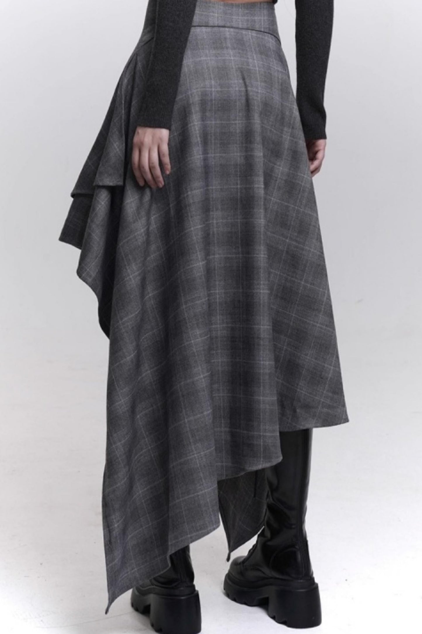 Asymmetrical Check Mode Skirt