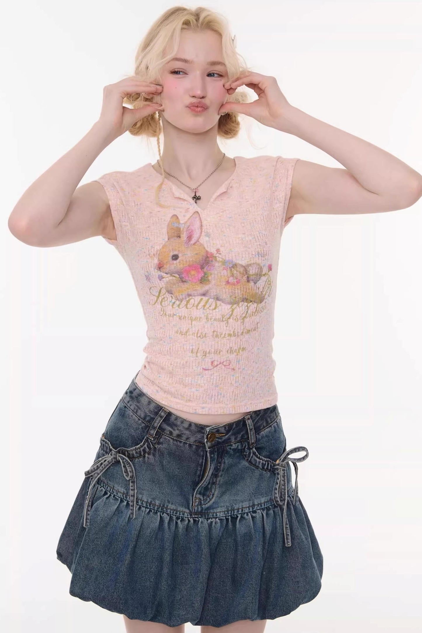 top slim con estampado de conejo rosa