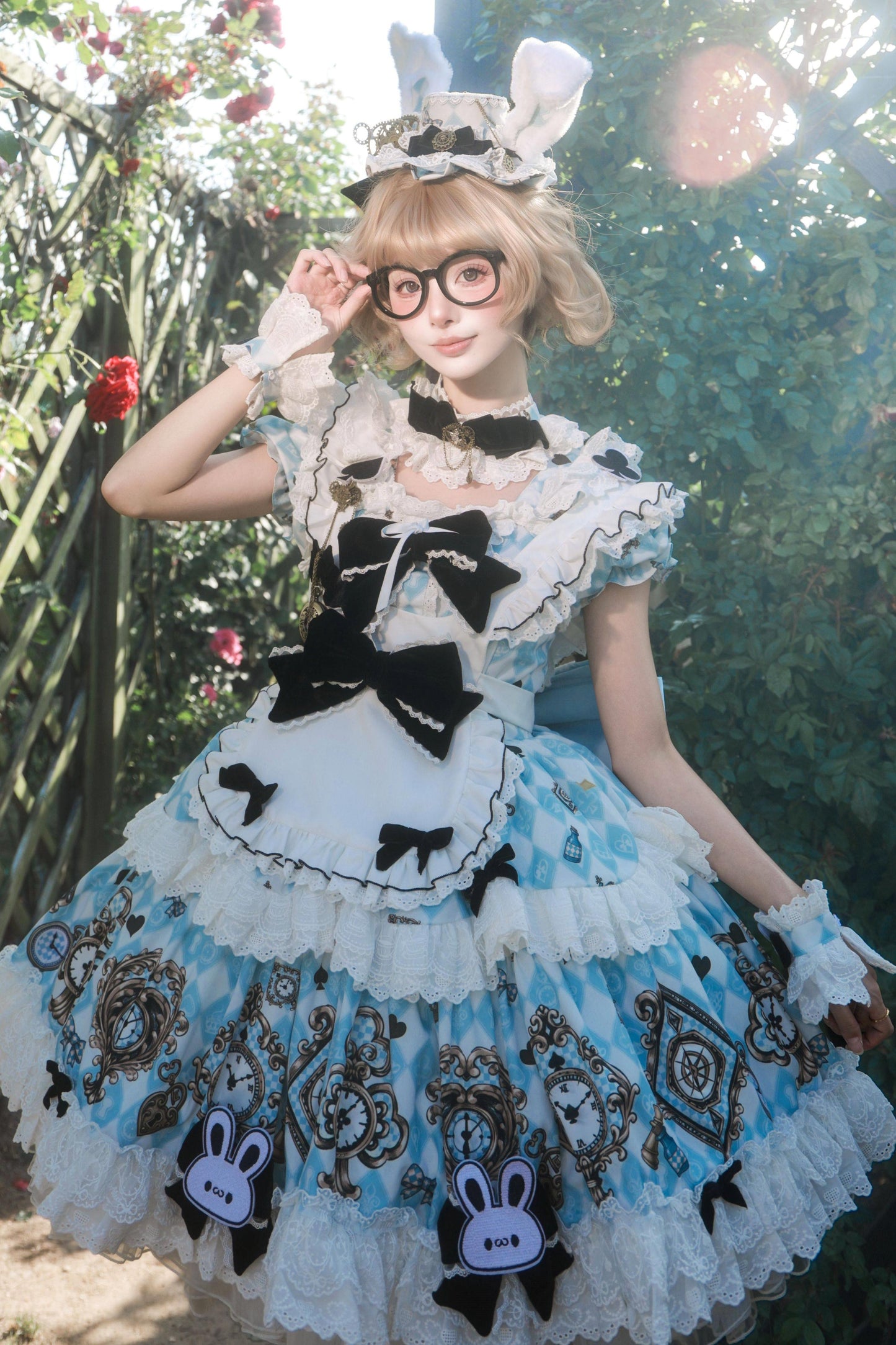 [Reservierungsschluss 30. Juni] Blaue x weiße Alice-im-Wunderland Sweet-Lolita-Accessoires-Serie (Hasenohren-Hut, Hasenohren-Haarreif, Halsband, Taschenuhr-Brosche, rückseitige Schleppen-Schleife, Handgelenkstulpen)