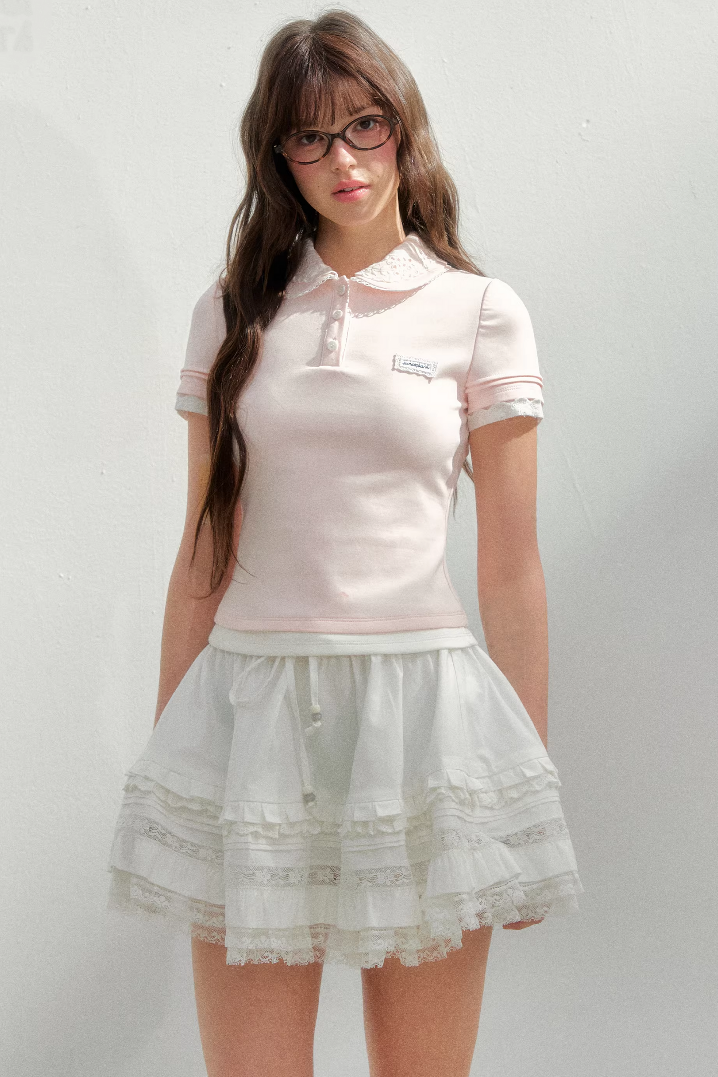 Blusa rosa con colletto ricamato