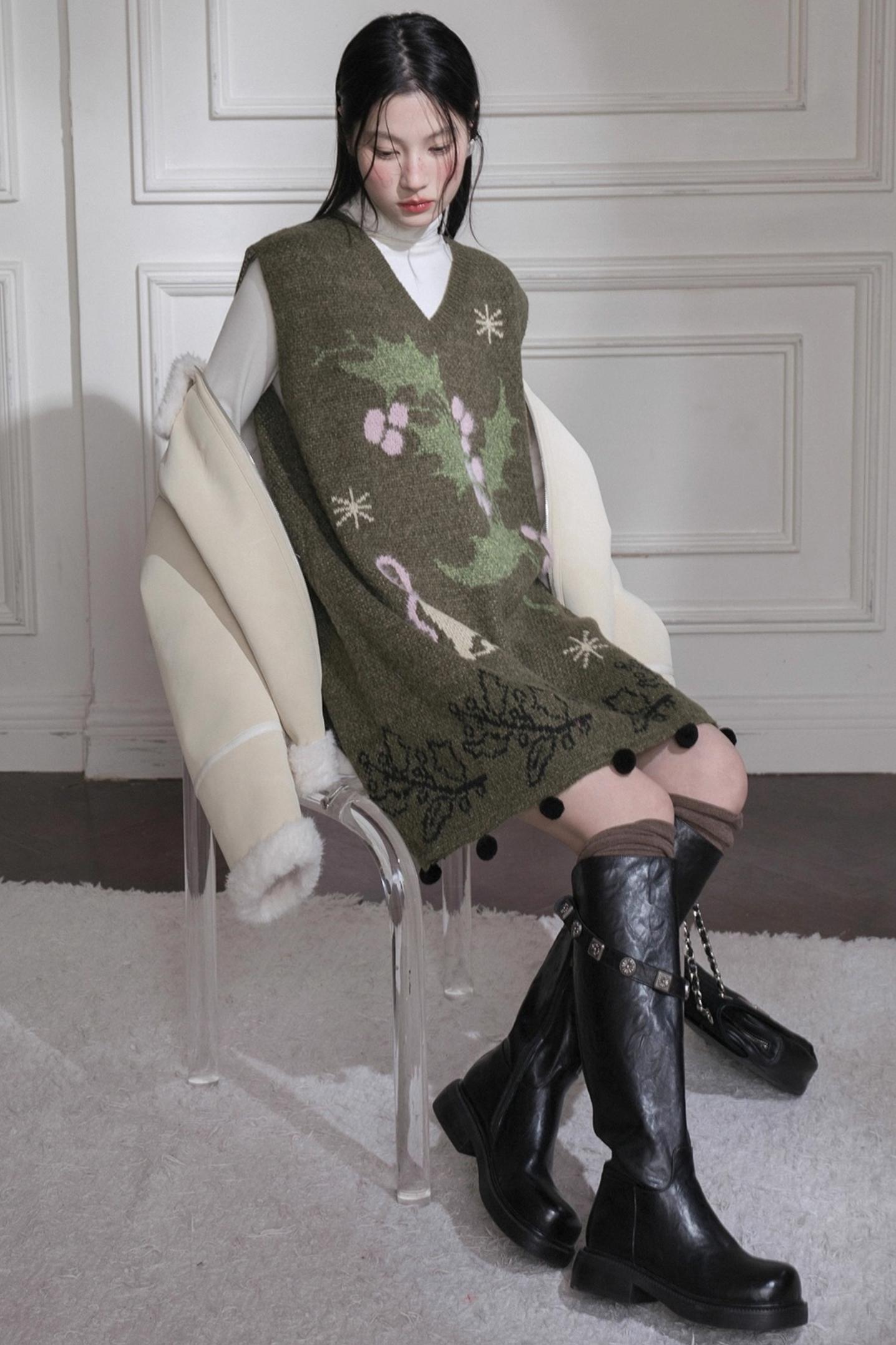 ダークグリーンニットベスト