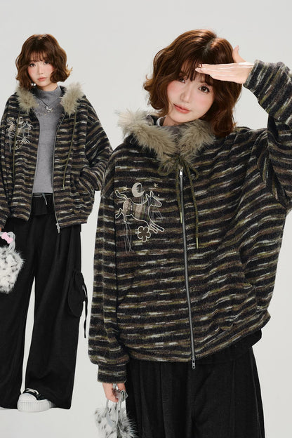 エンブロイダーファーカラーストライプドジャケット