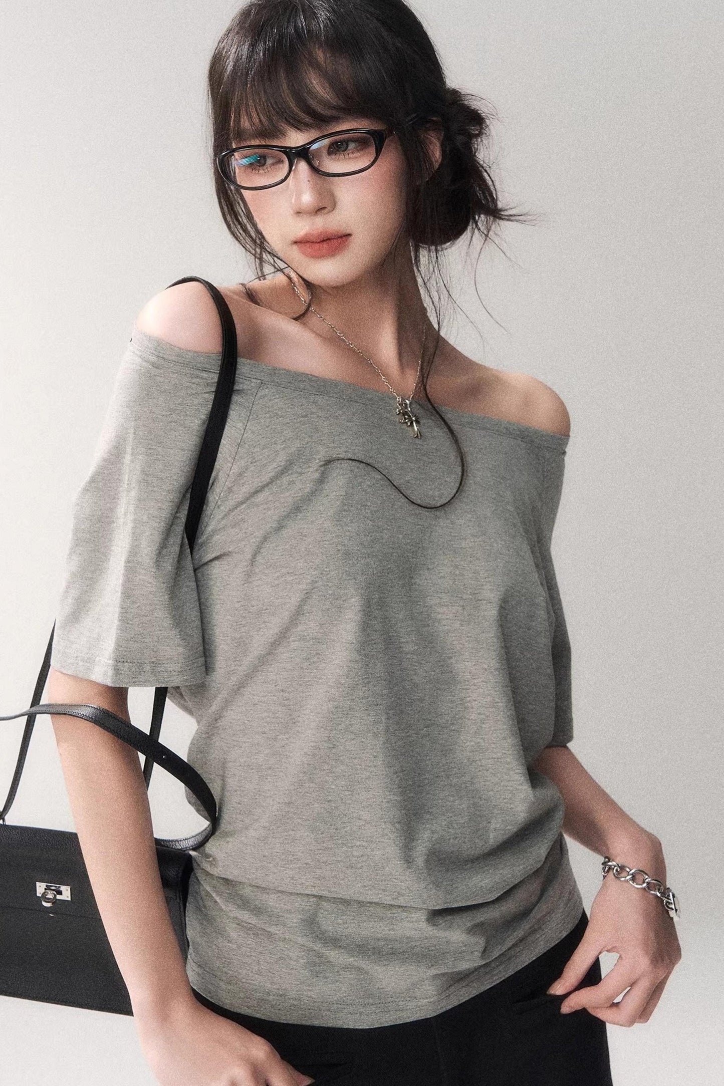 Camiseta de verano con hombros descubiertos
