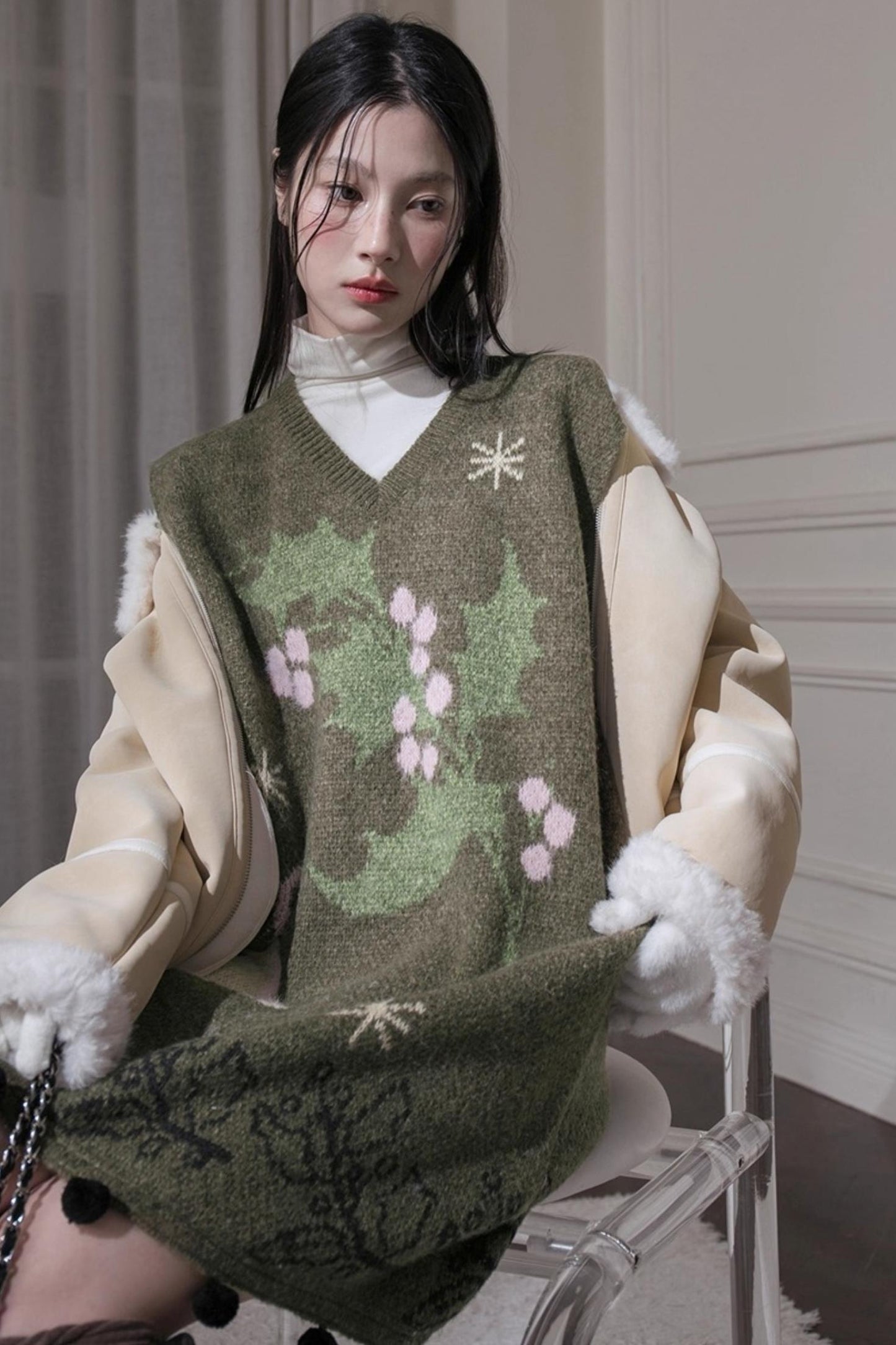 ダークグリーンニットベスト