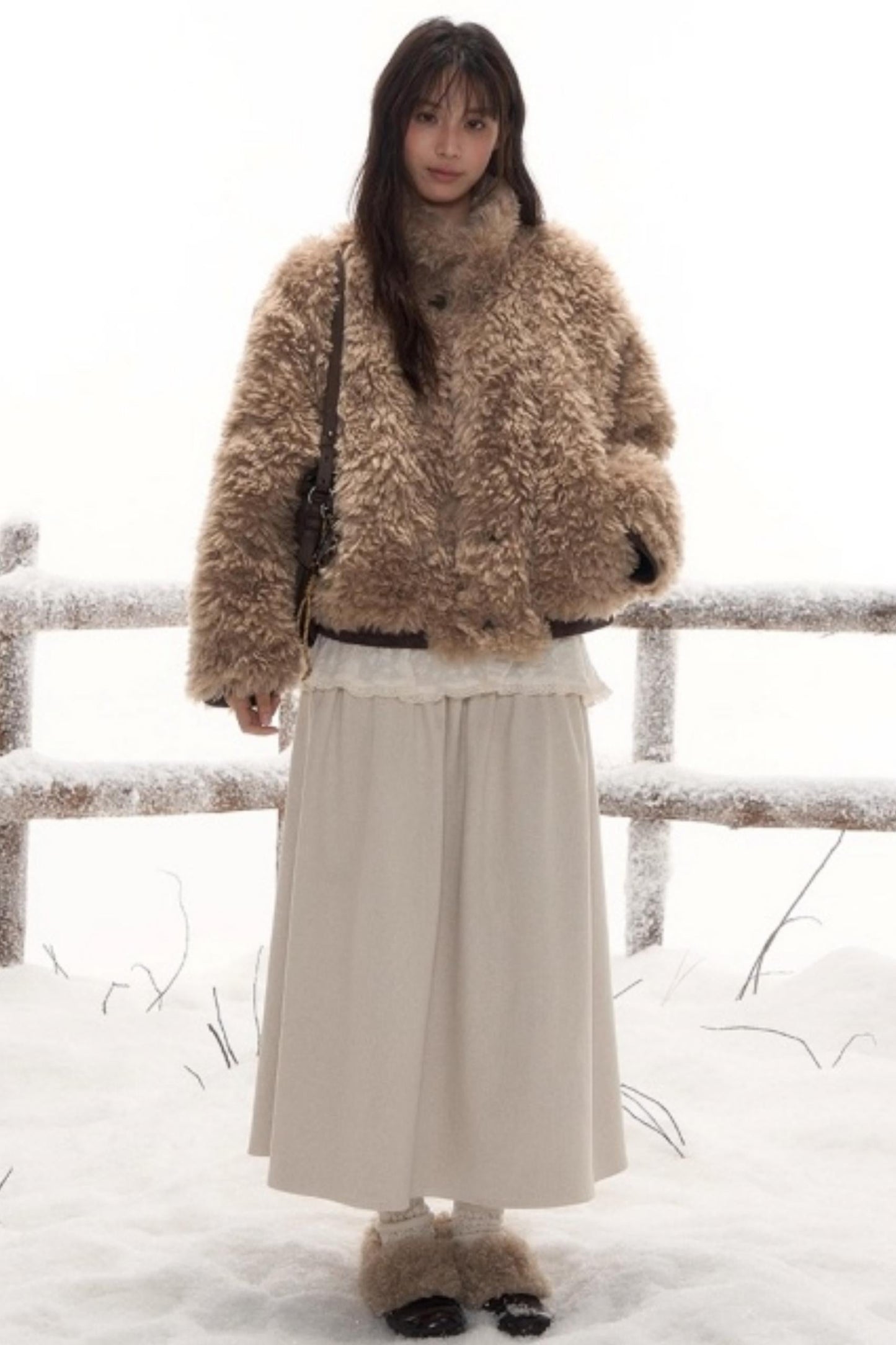 リバーシブルボリュームファーショートコート