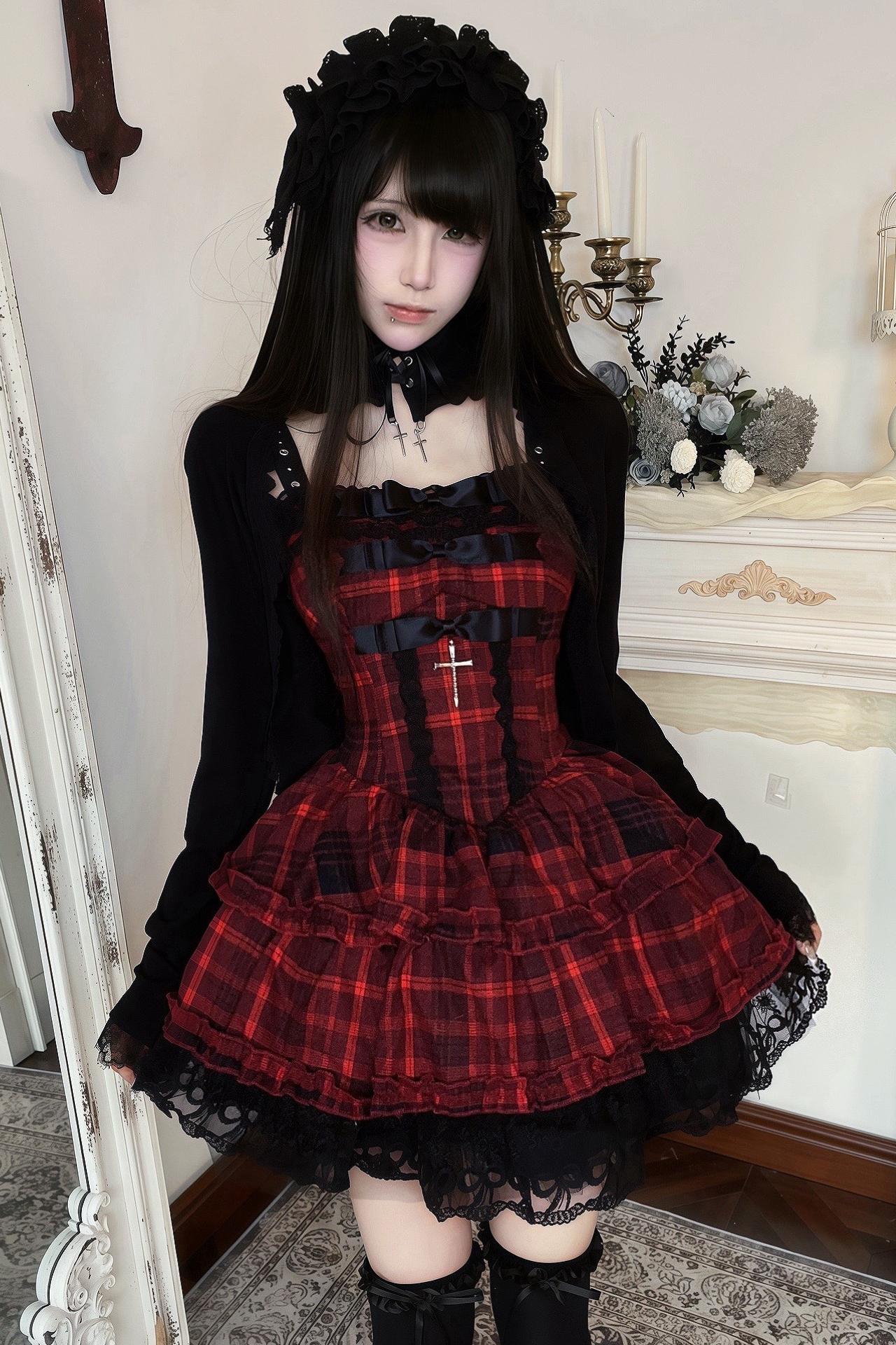 ゴシックブラックアンドレッドドレス+カーディガン+アクセサリー