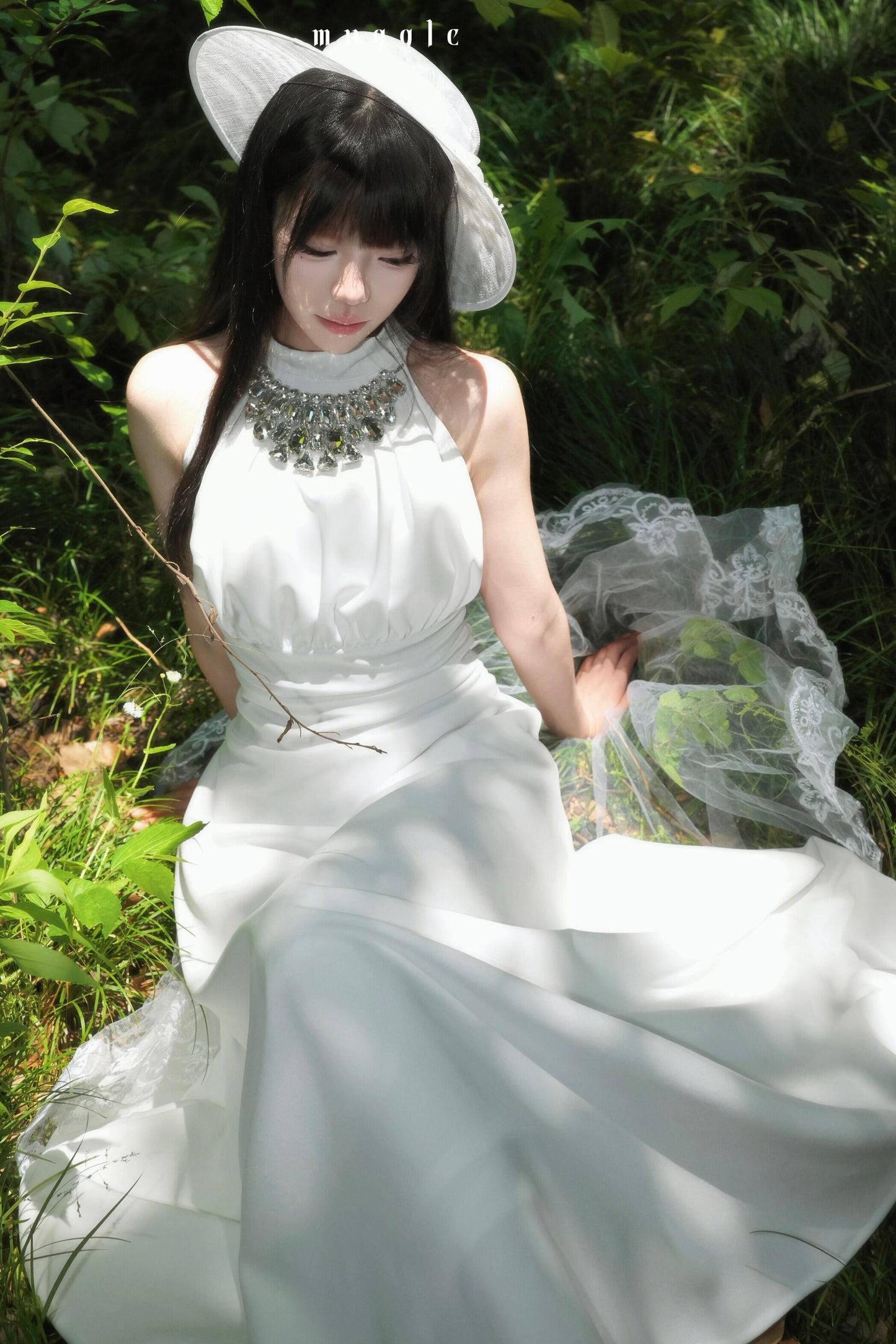 Elegantes Neckholder-Göttinnenkleid