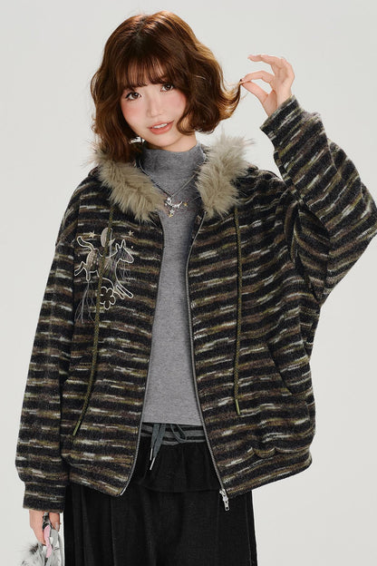 エンブロイダーファーカラーストライプドジャケット