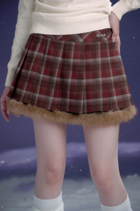 チェックファースカート+ハイネックトップス+ダッフルファーコート