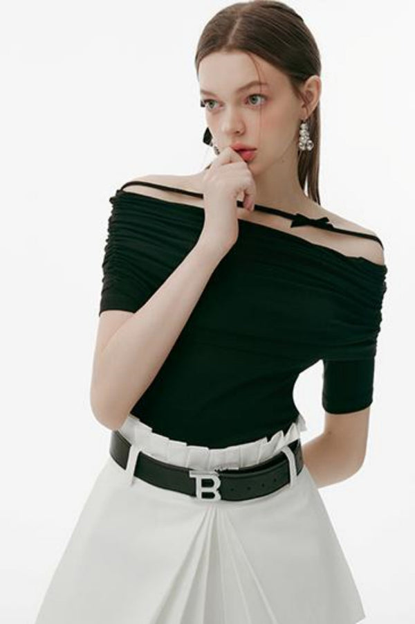 スリムオフショルトップス＋プリーツスカート