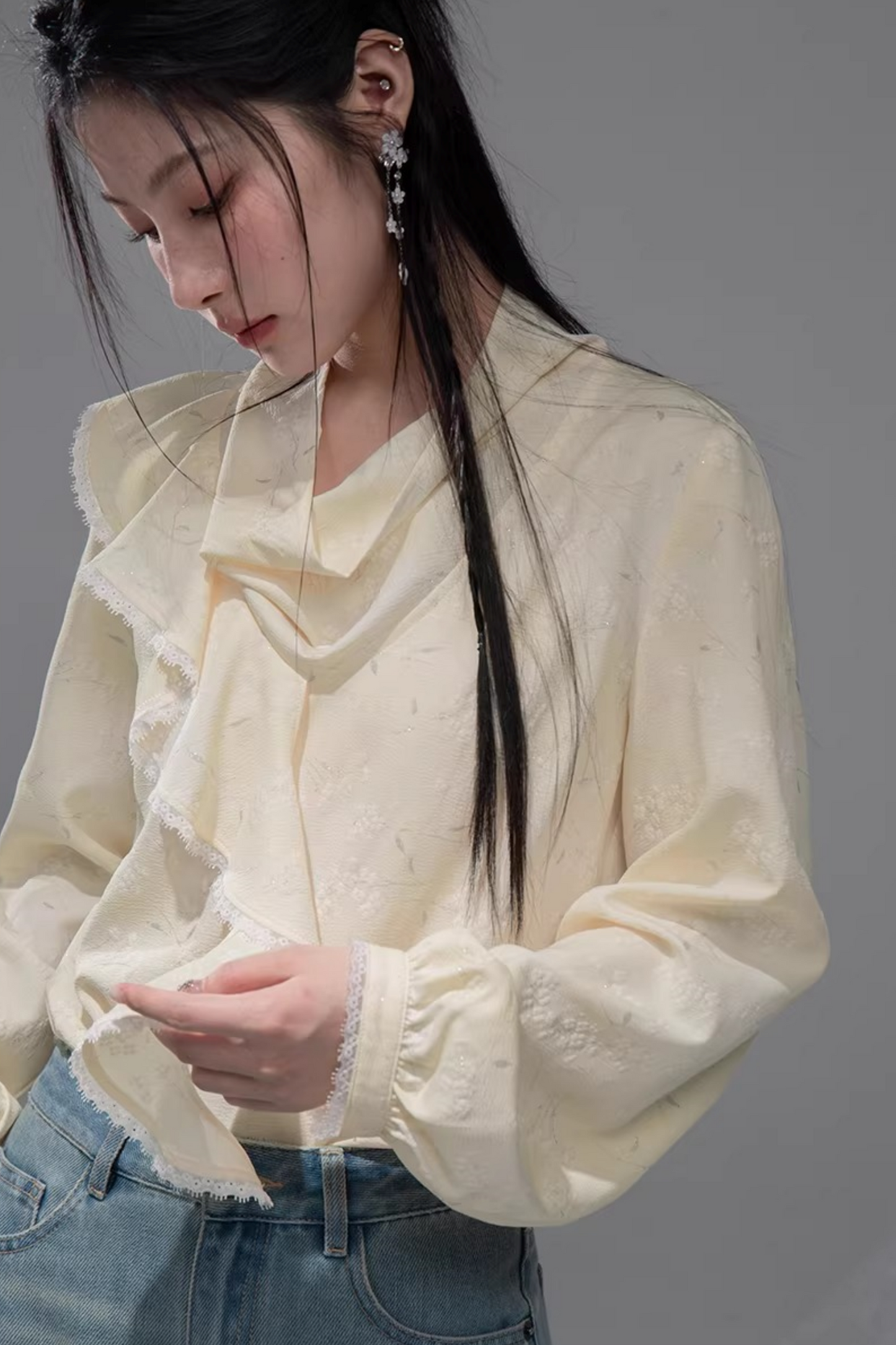 レモンイエローフラッフルブラウス