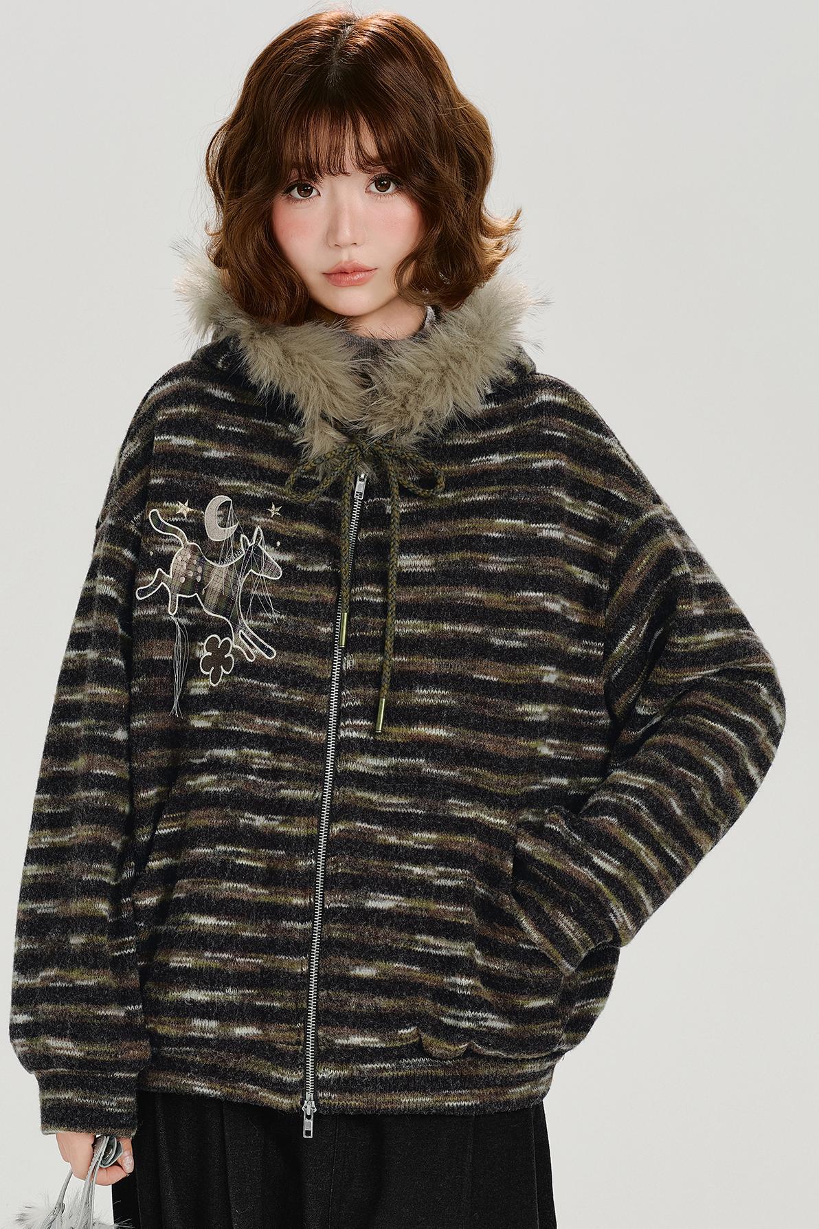 エンブロイダーファーカラーストライプドジャケット