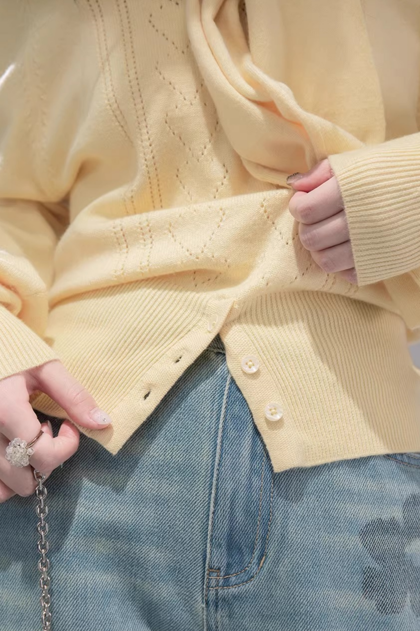 ミルキーイエローワンラインショルダートップス