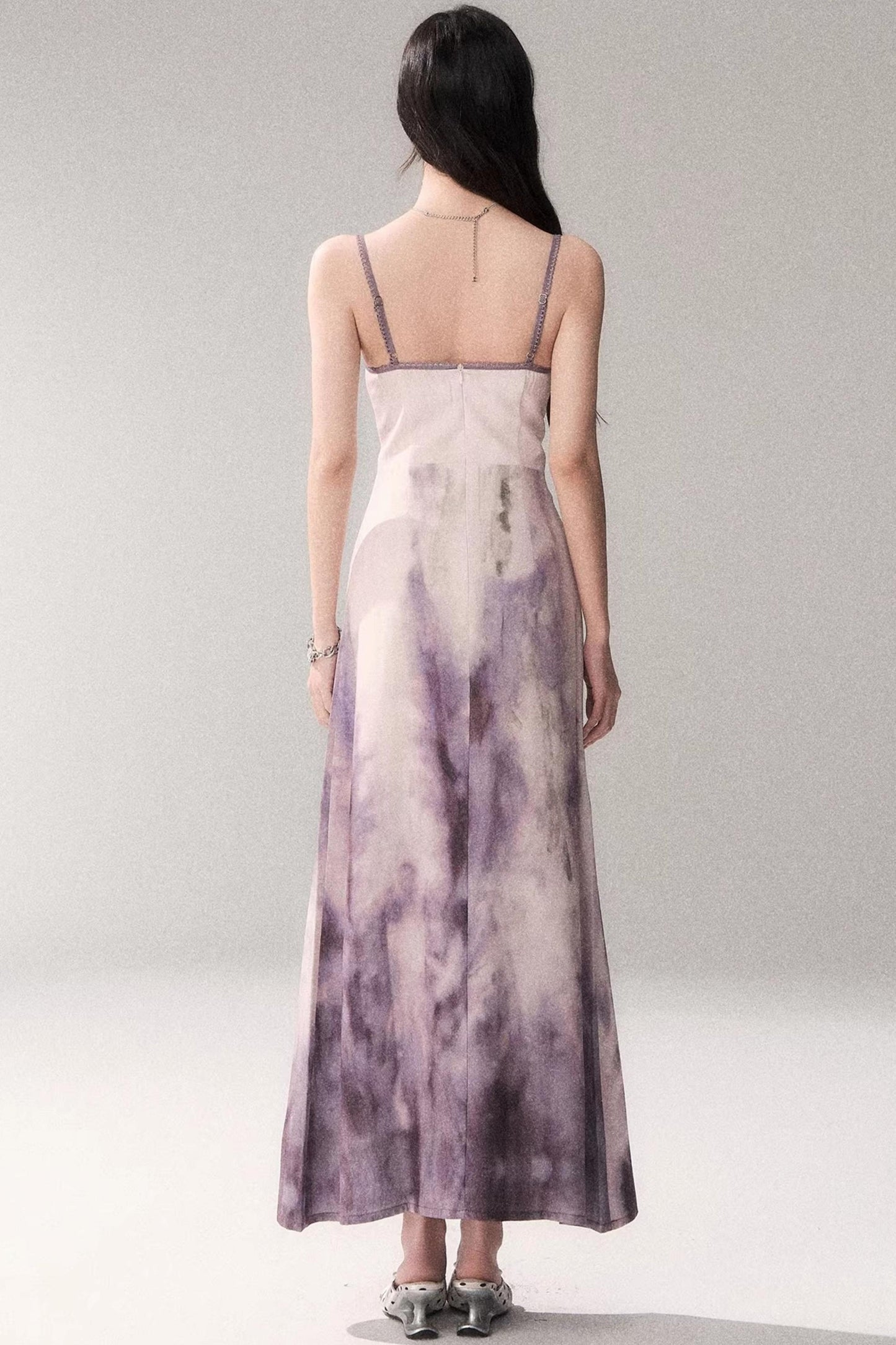 Lila-Abendbrise-Kleid