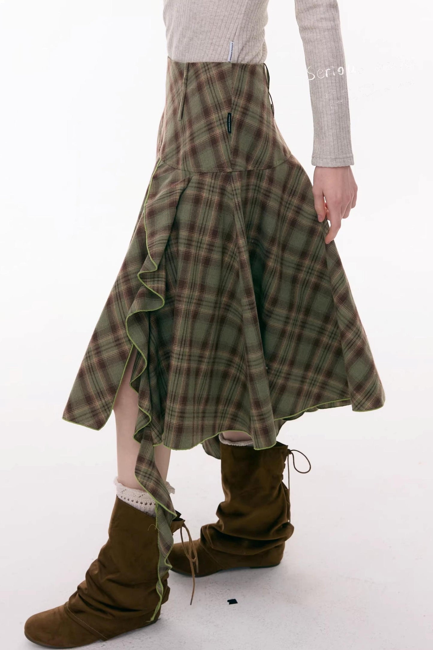 アシンメトリカルチェックスカート