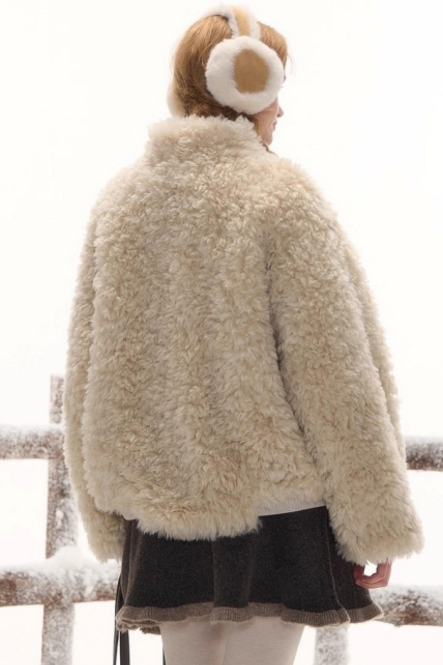 リバーシブルボリュームファーショートコート