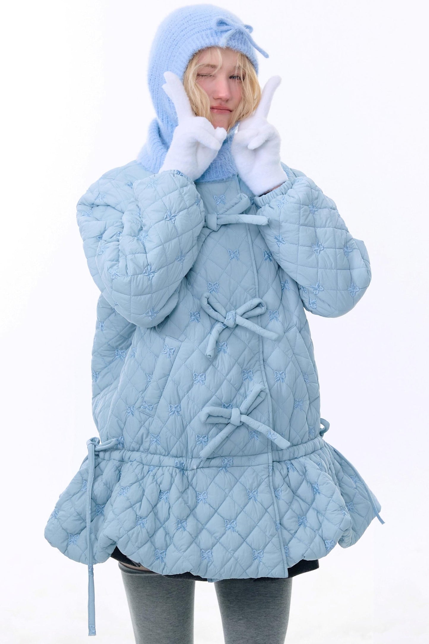 Middle length ribbon suite court