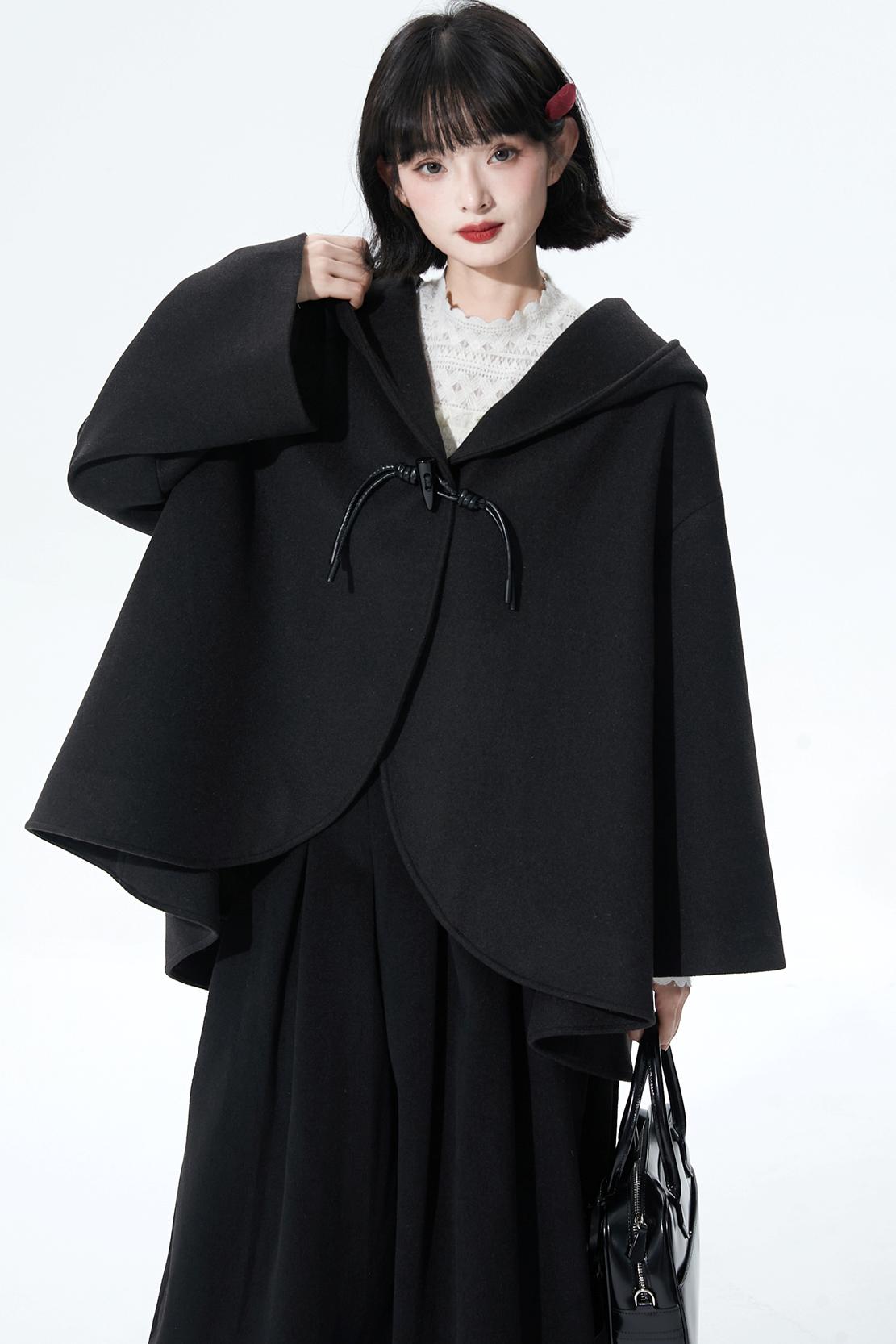 ブラックレザーノットケープコート