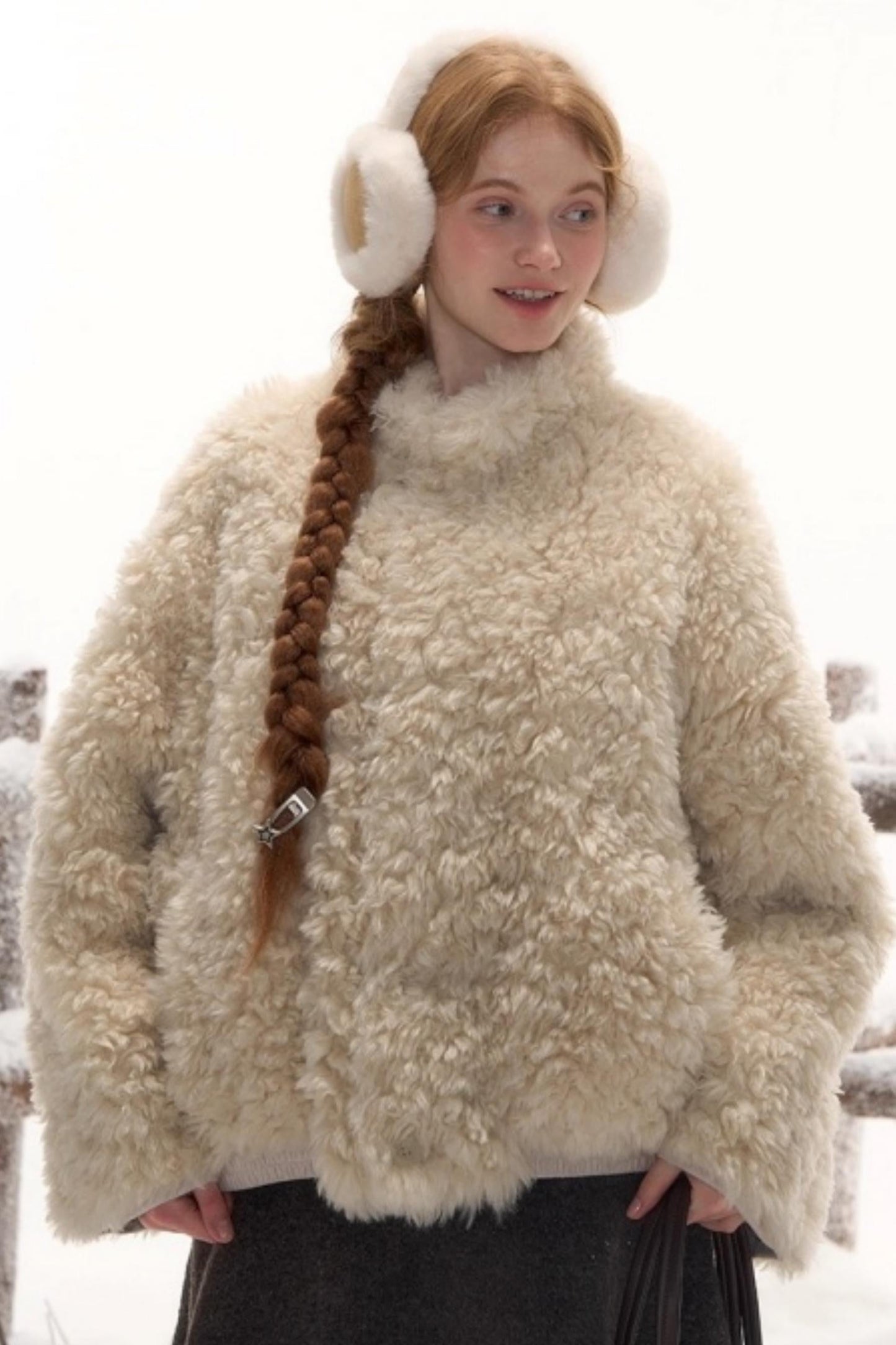 リバーシブルボリュームファーショートコート