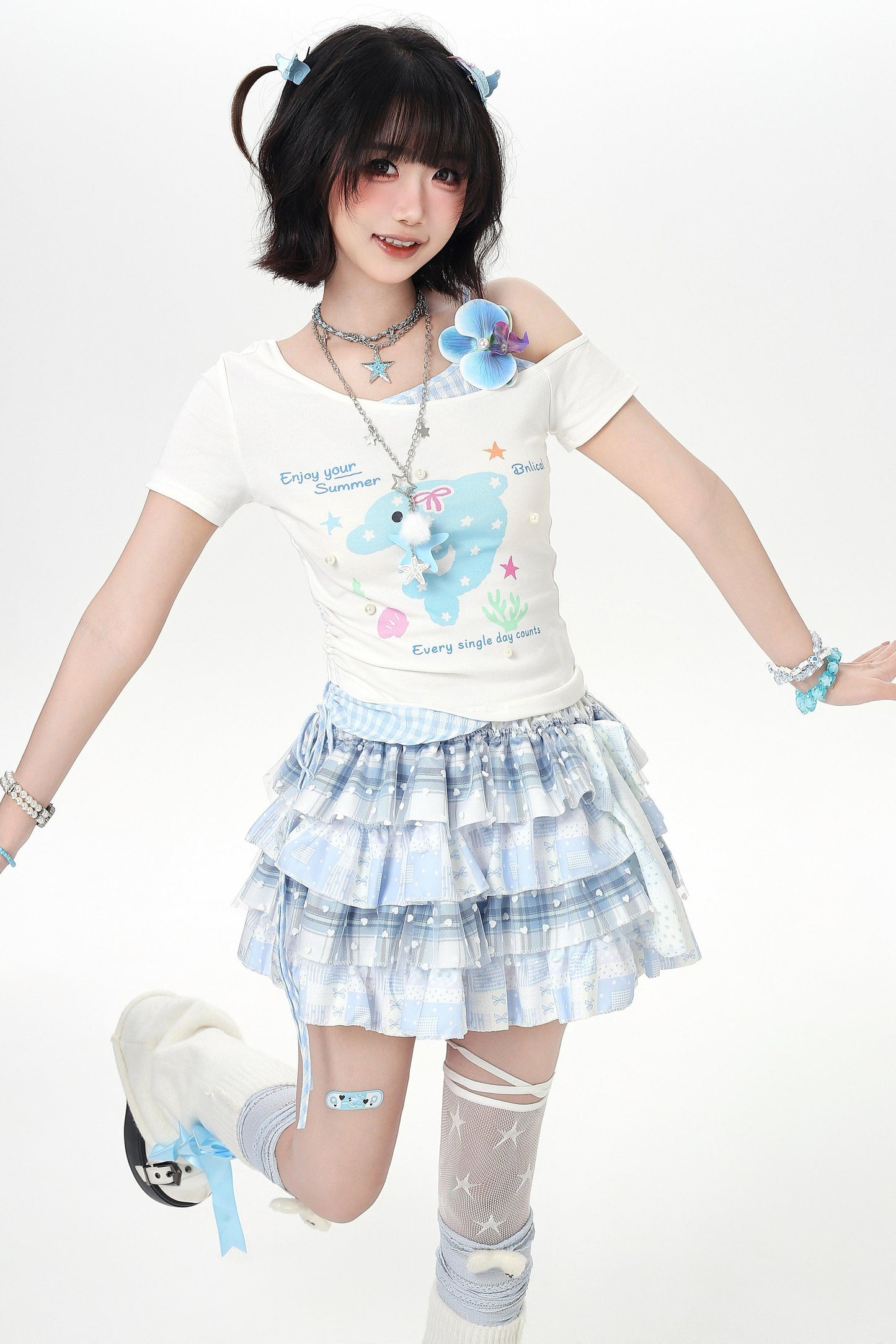 Haut d'été floral à épaules dénudées et effet deux-pièces à motif dauphin