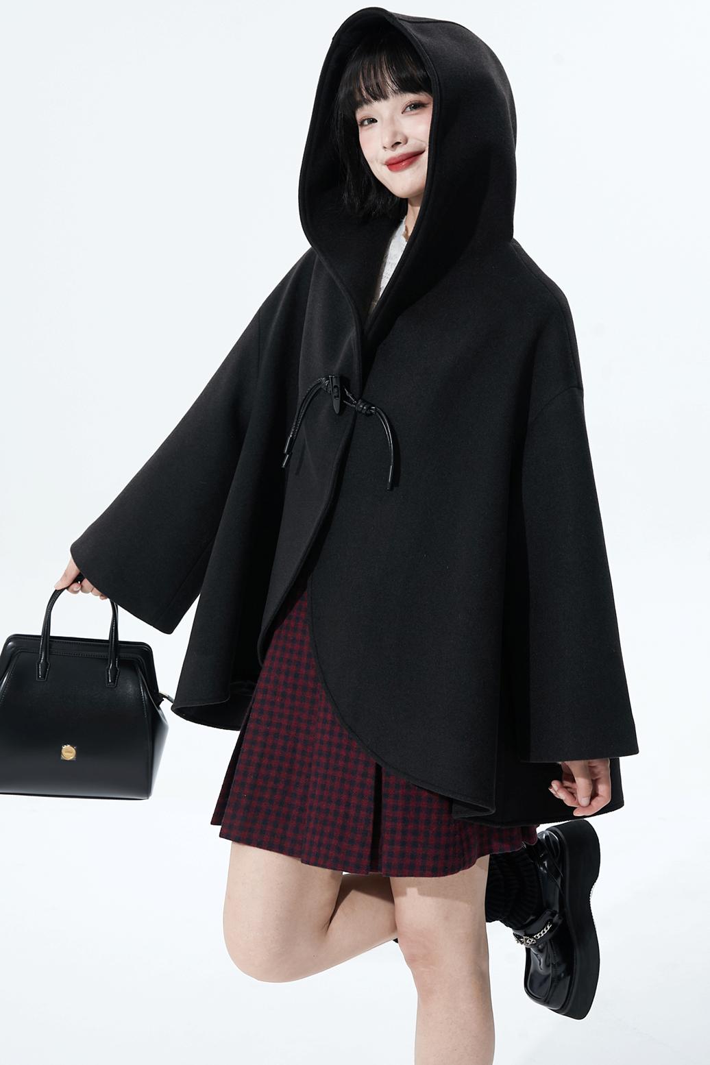 ブラックレザーノットケープコート