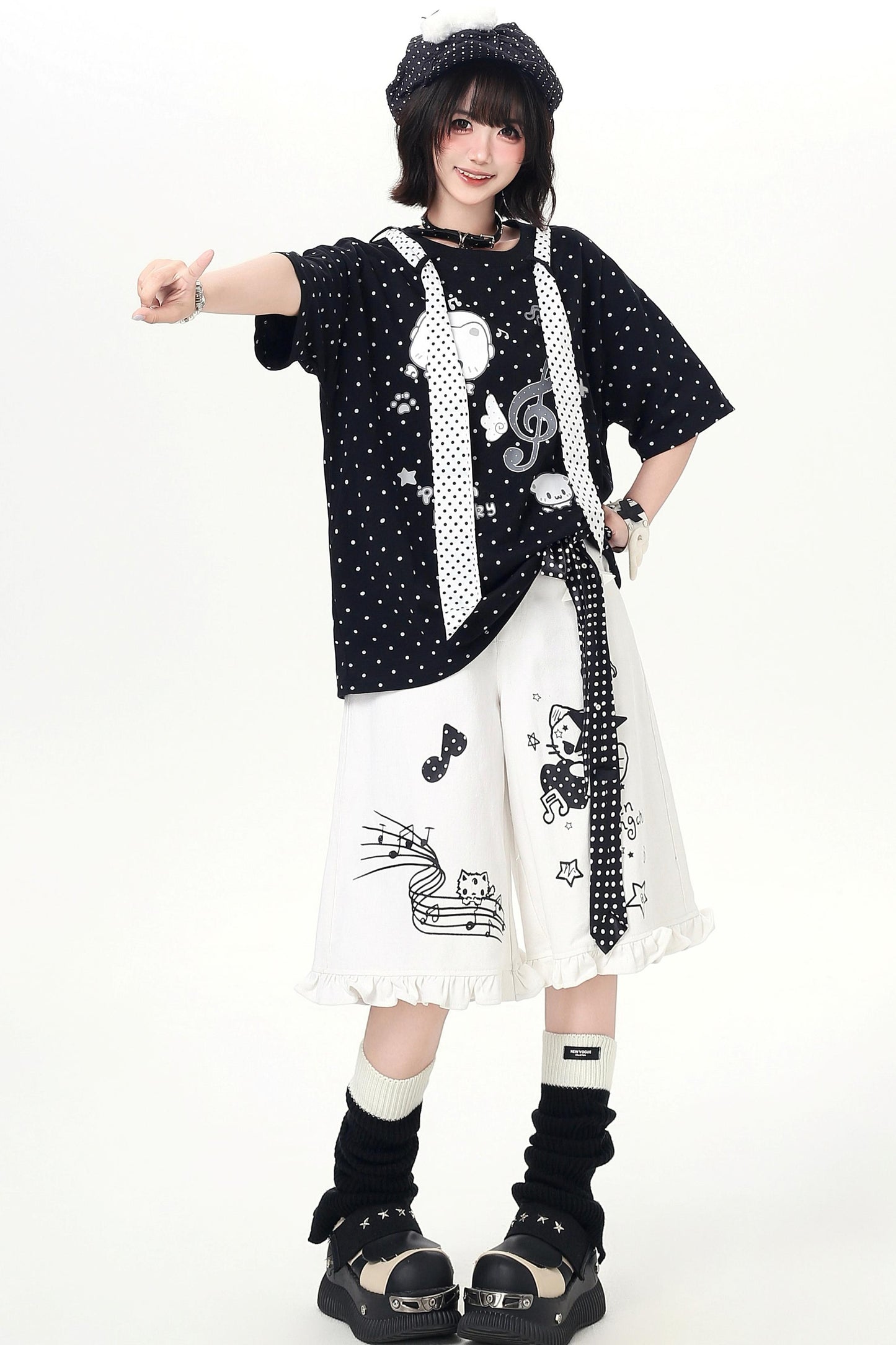 Short à volants avec ruban à pois et motif de dessin animé