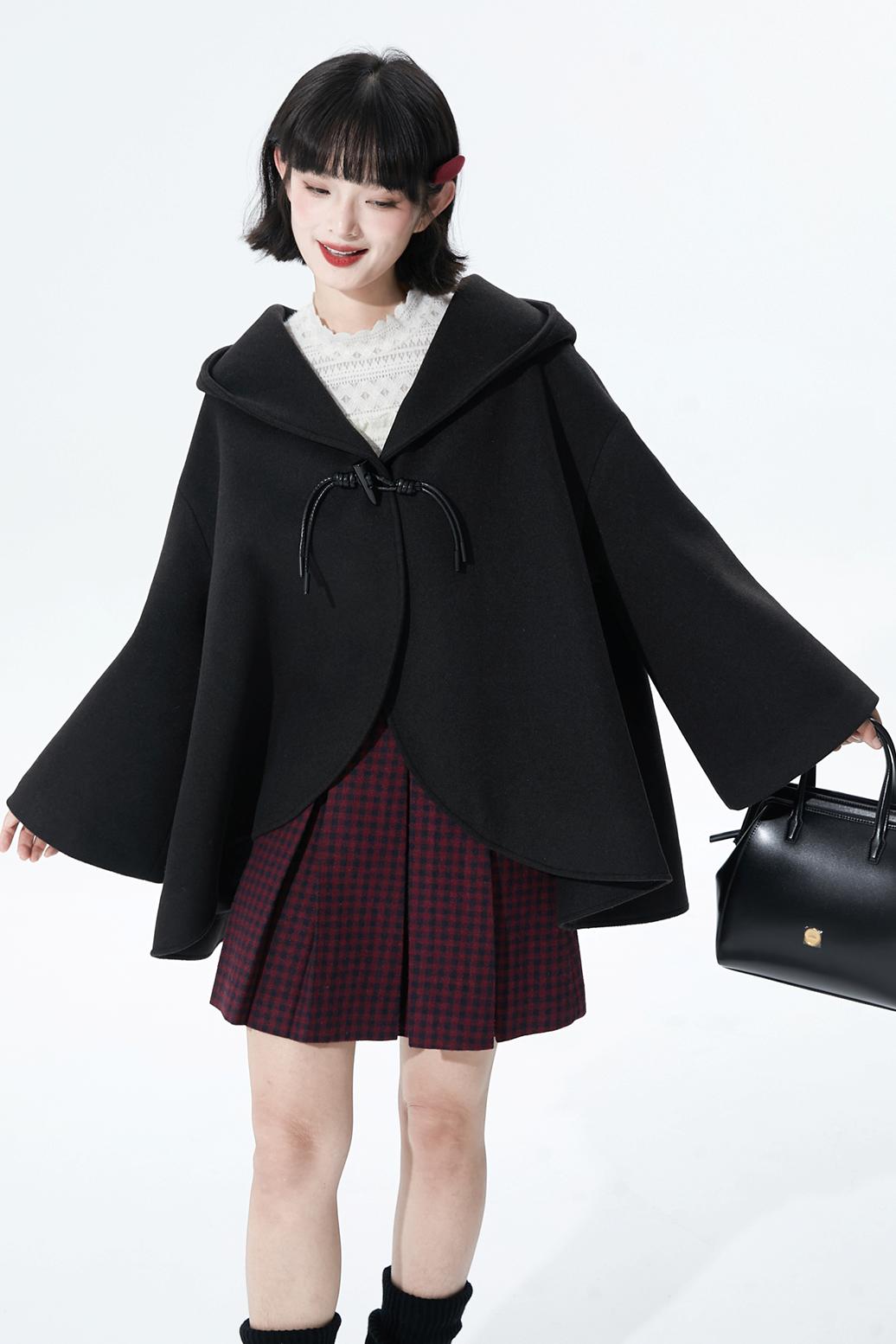 ブラックレザーノットケープコート