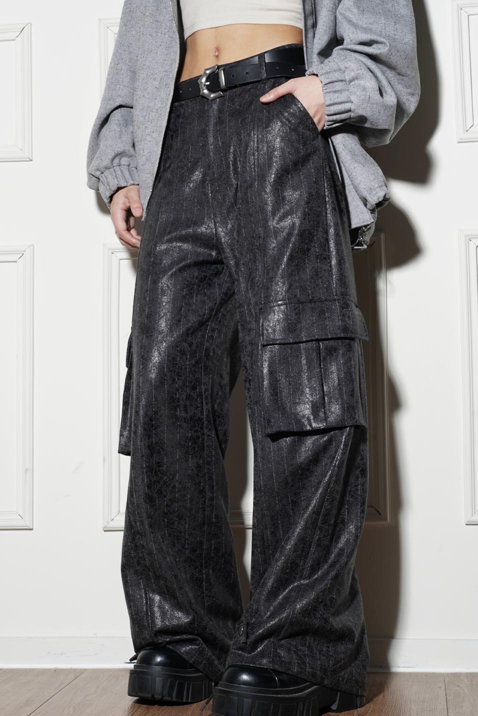 テクスチャードストライプレザーパンツ