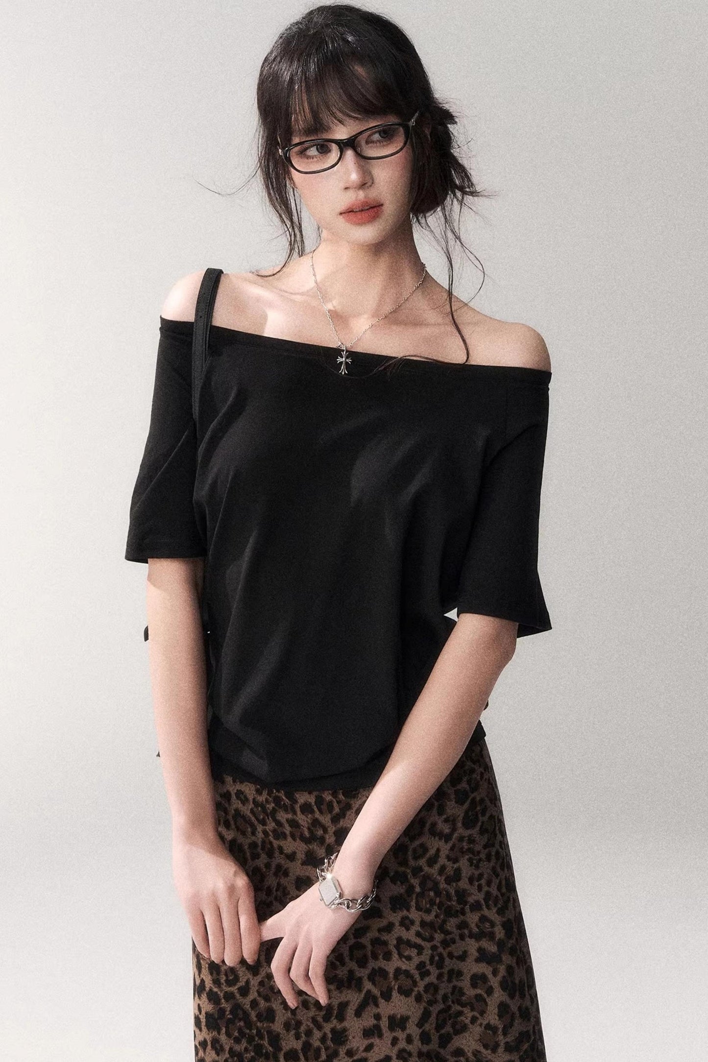 Camiseta de verano con hombros descubiertos
