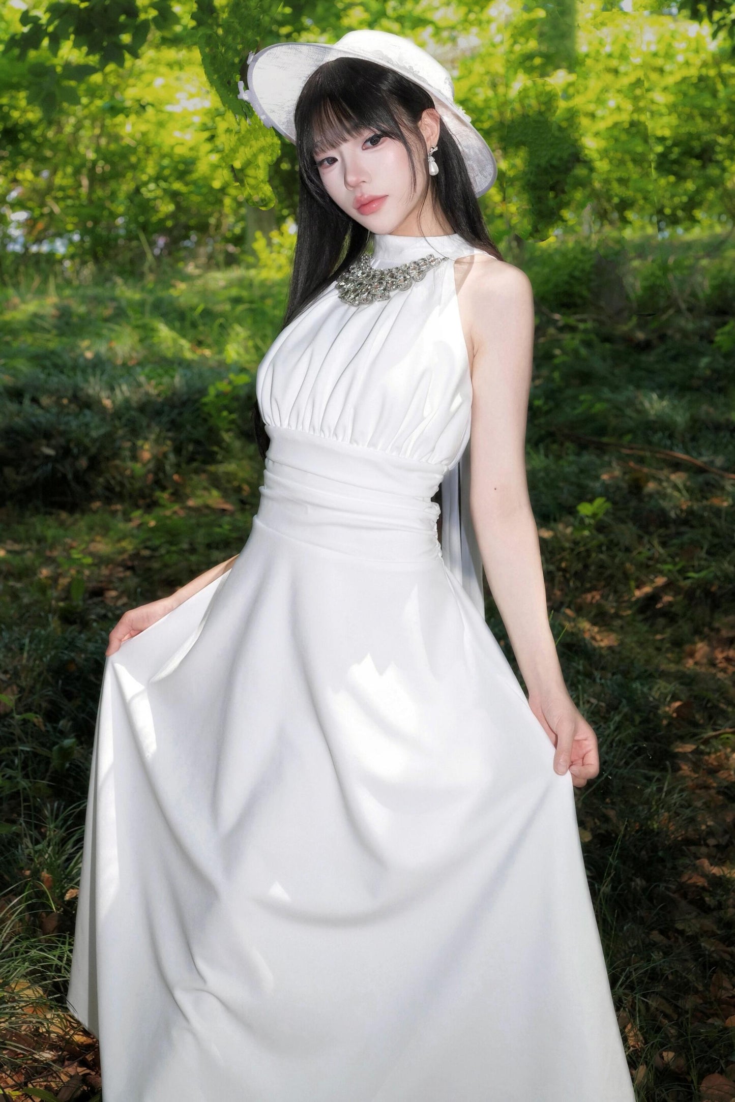 Elegantes Neckholder-Göttinnenkleid