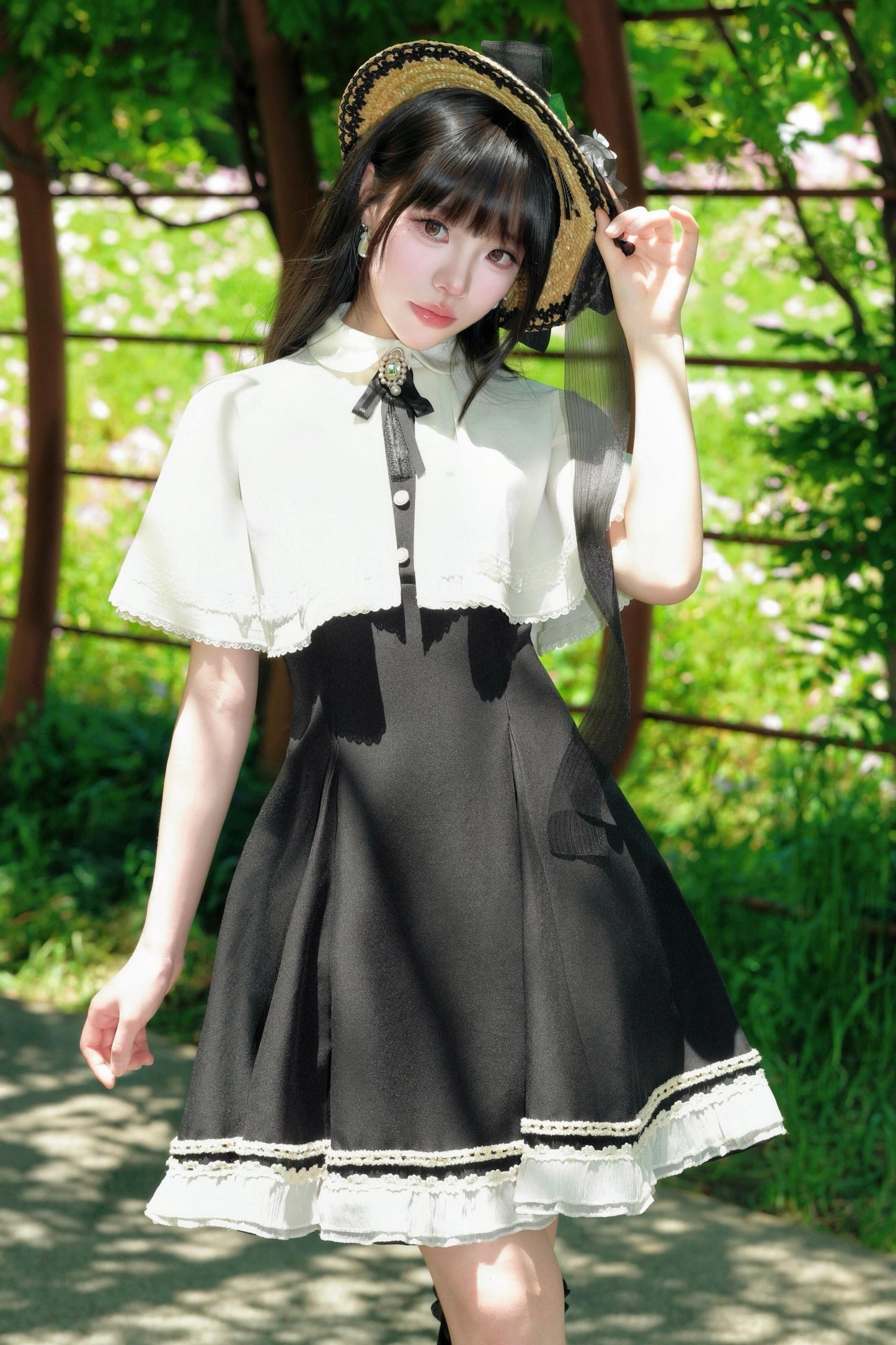 Vintage-Kleid mit französischem Schulterumhang