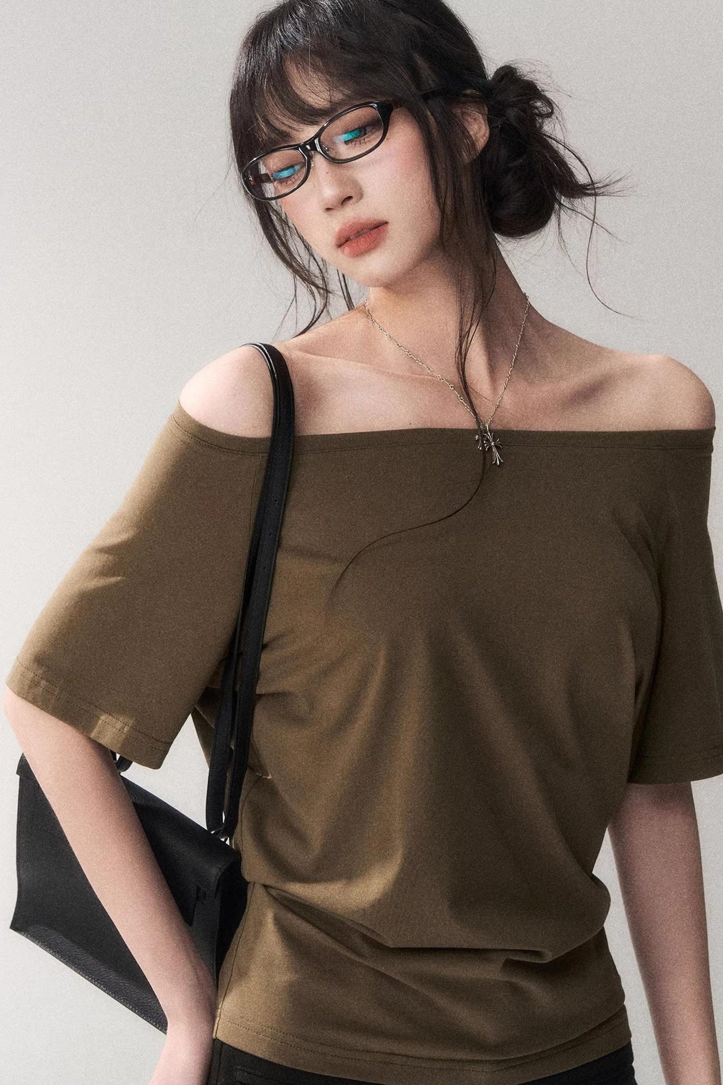 Camiseta de verano con hombros descubiertos
