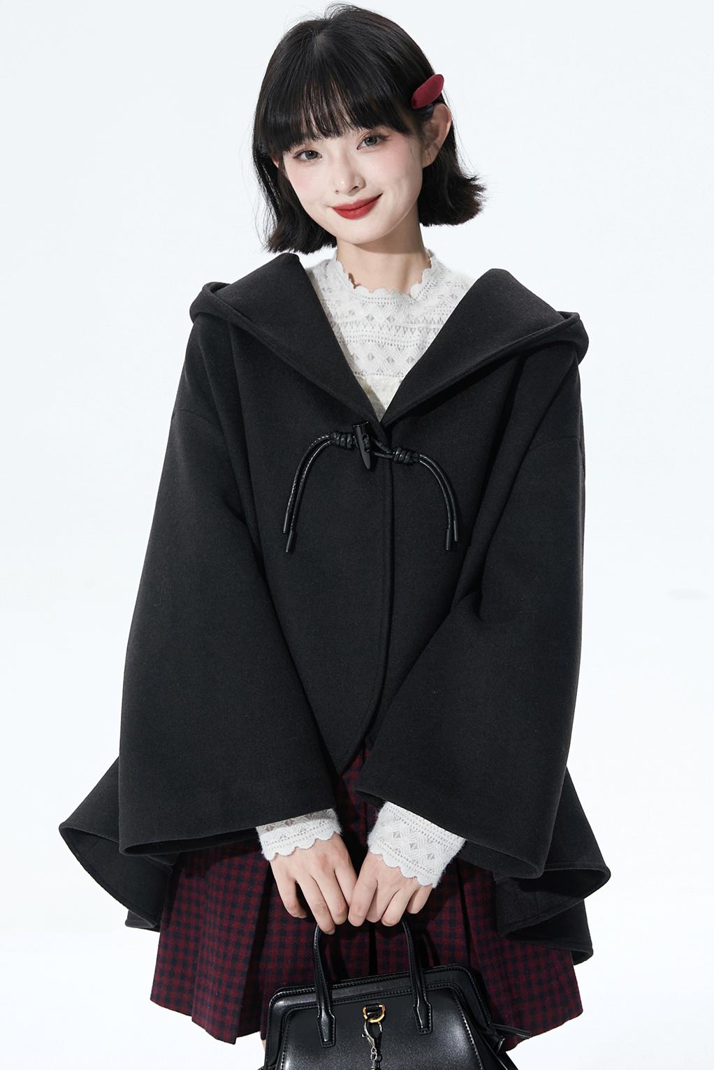 ブラックレザーノットケープコート