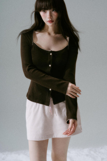 open-neck slim top