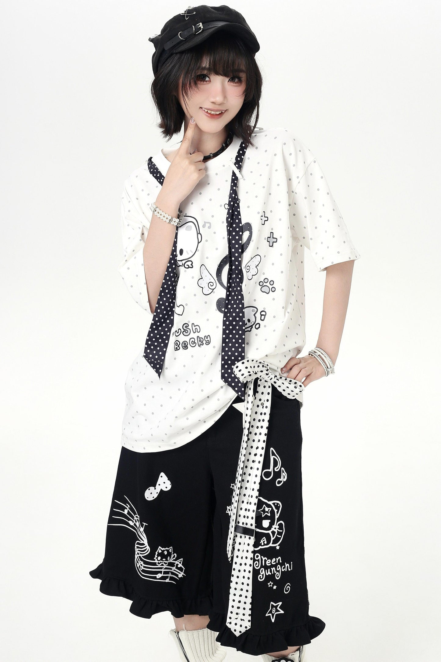 Short à volants avec ruban à pois et motif de dessin animé