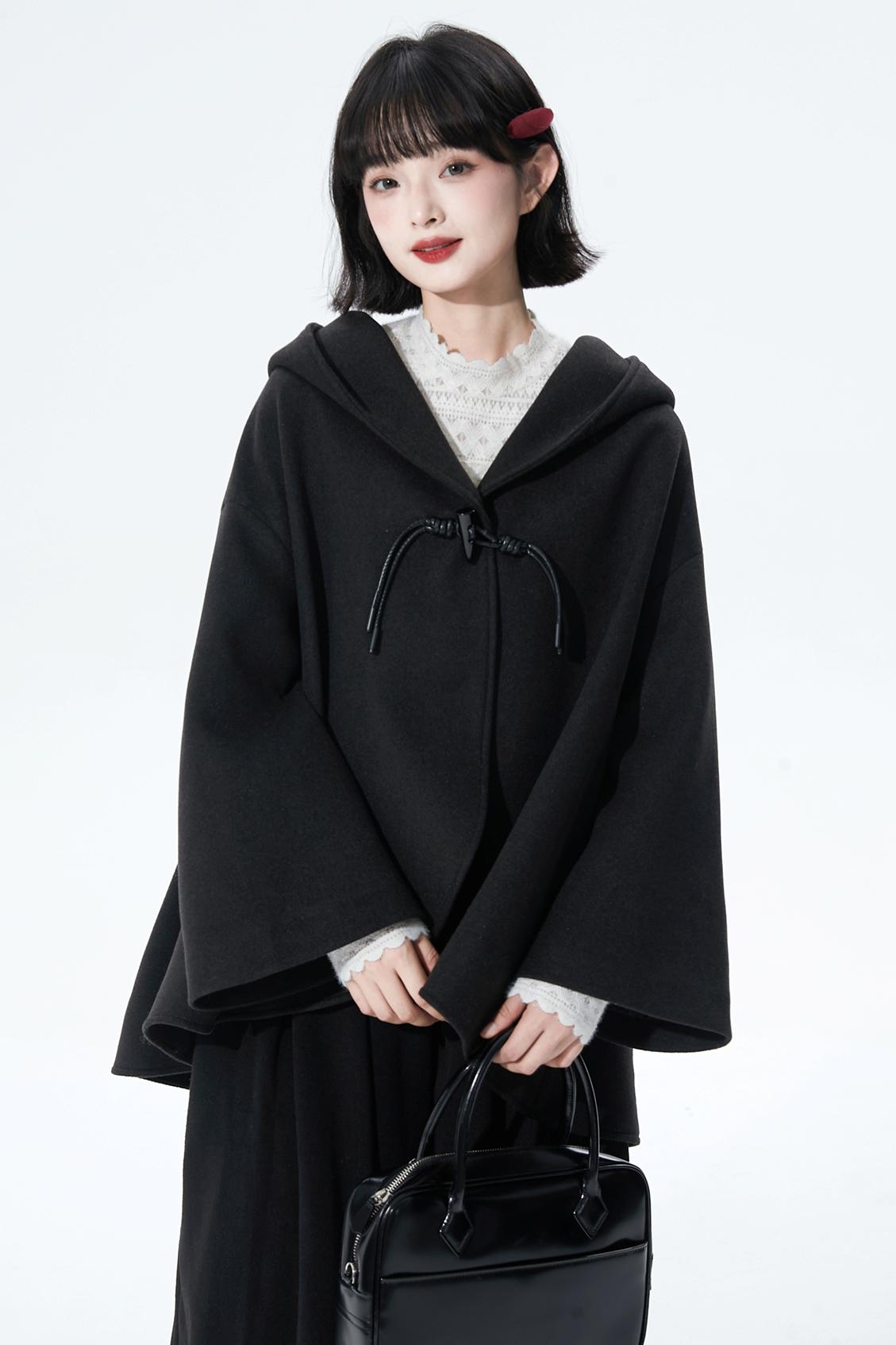 ブラックレザーノットケープコート