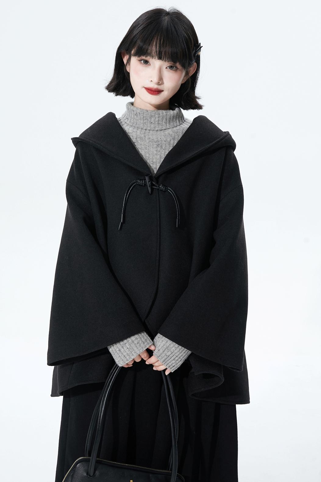 ブラックレザーノットケープコート