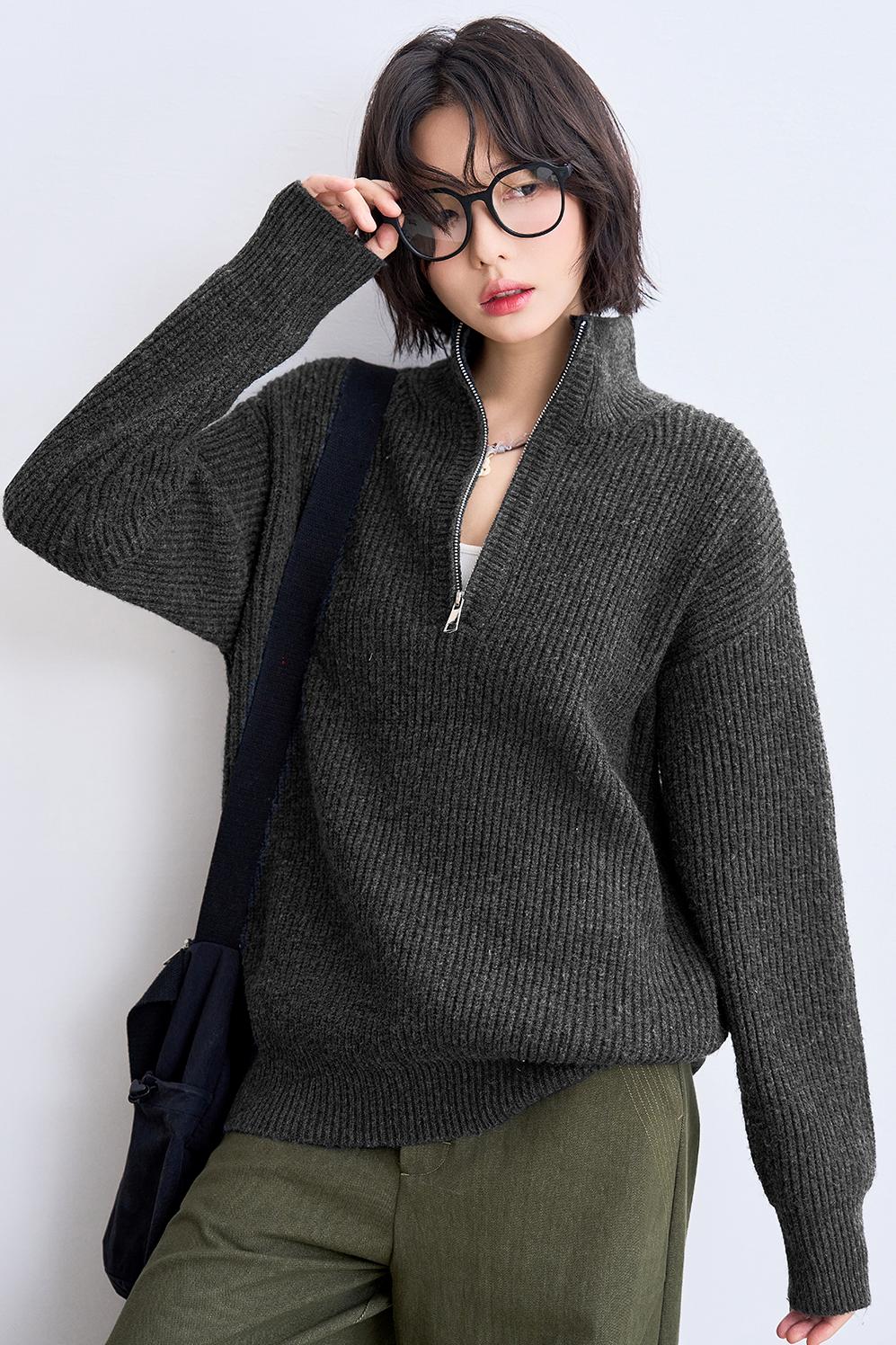 Half-zip stand collar sweatshirt