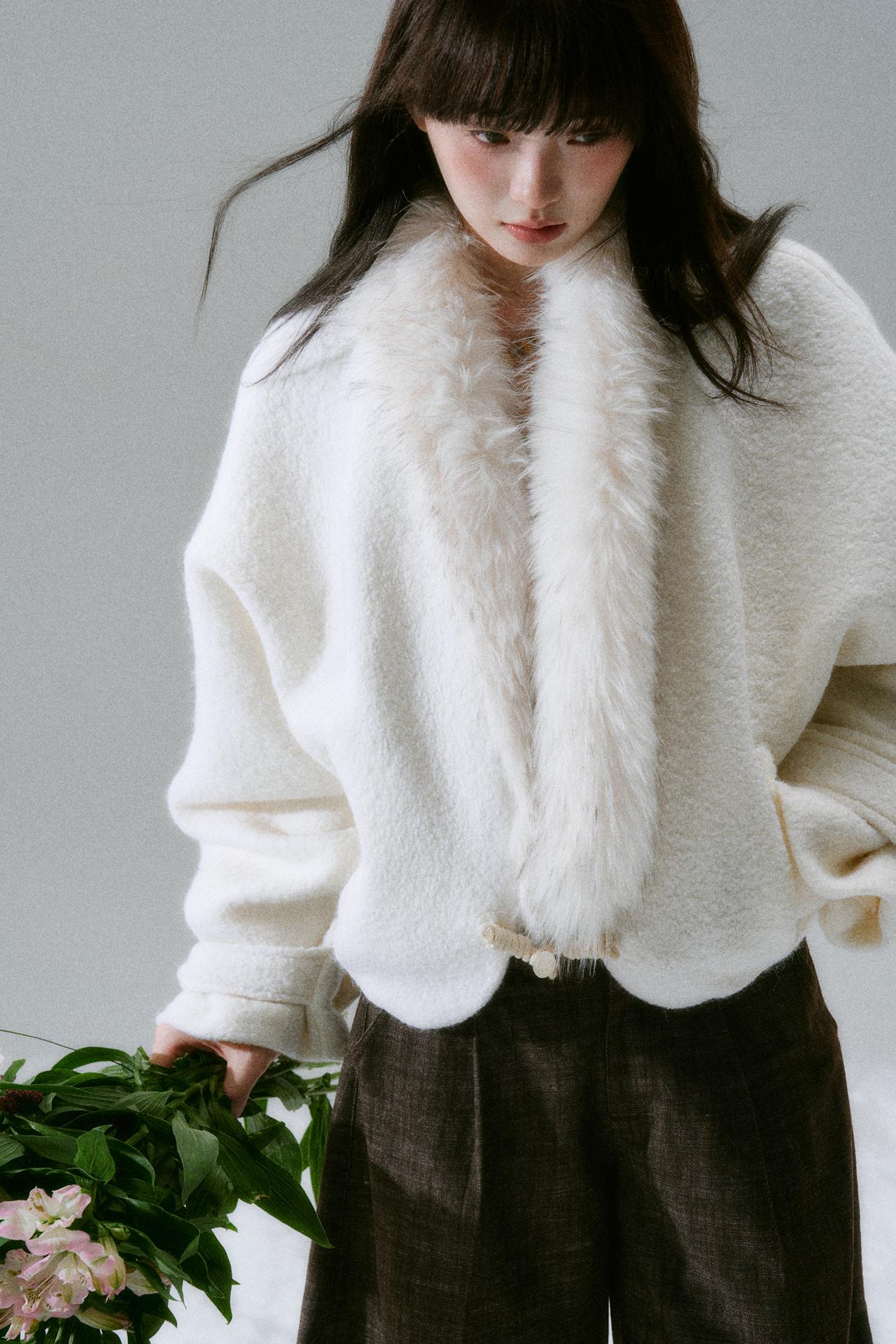 Fur cormorant sleeveless coat