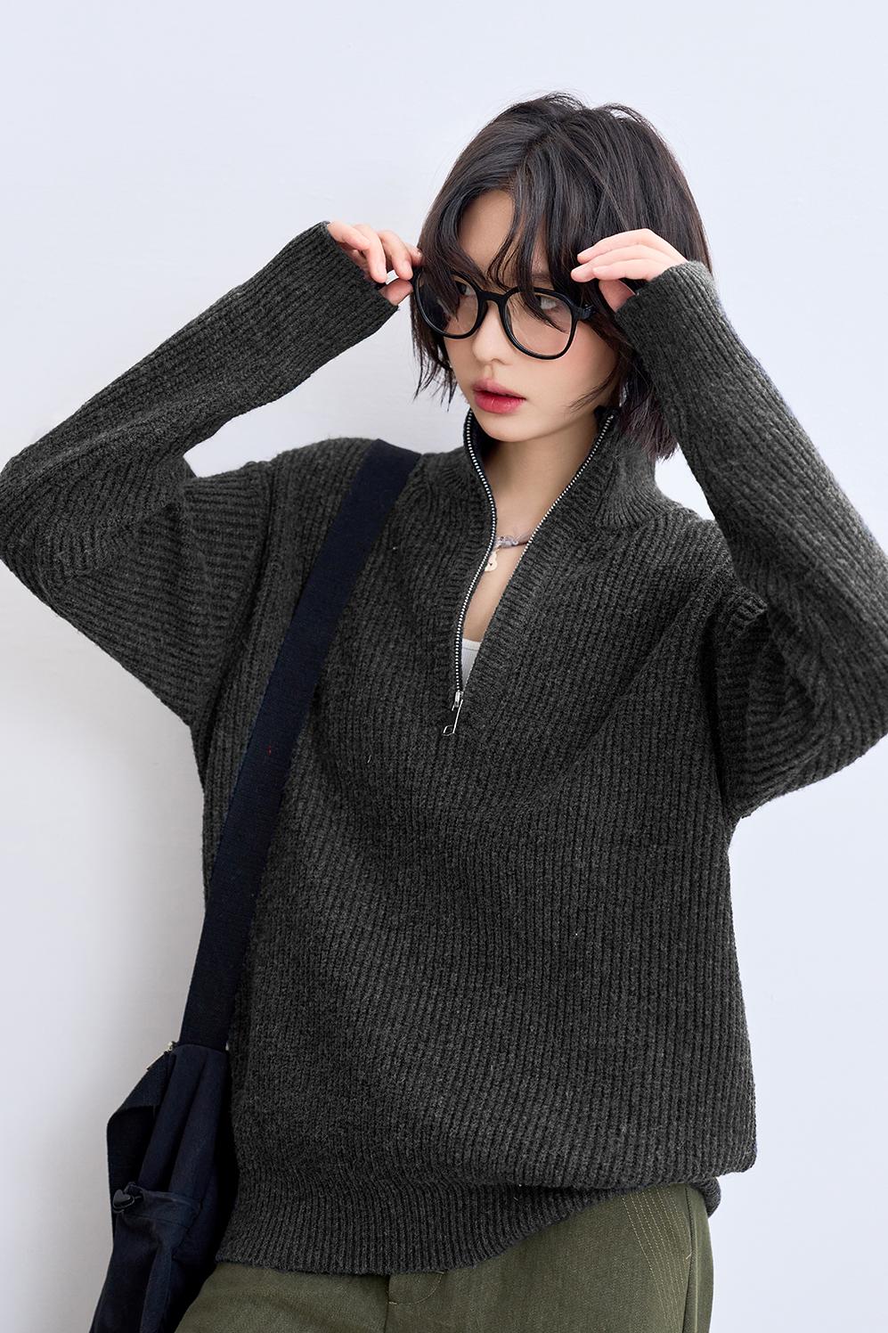 Half-zip stand collar sweatshirt