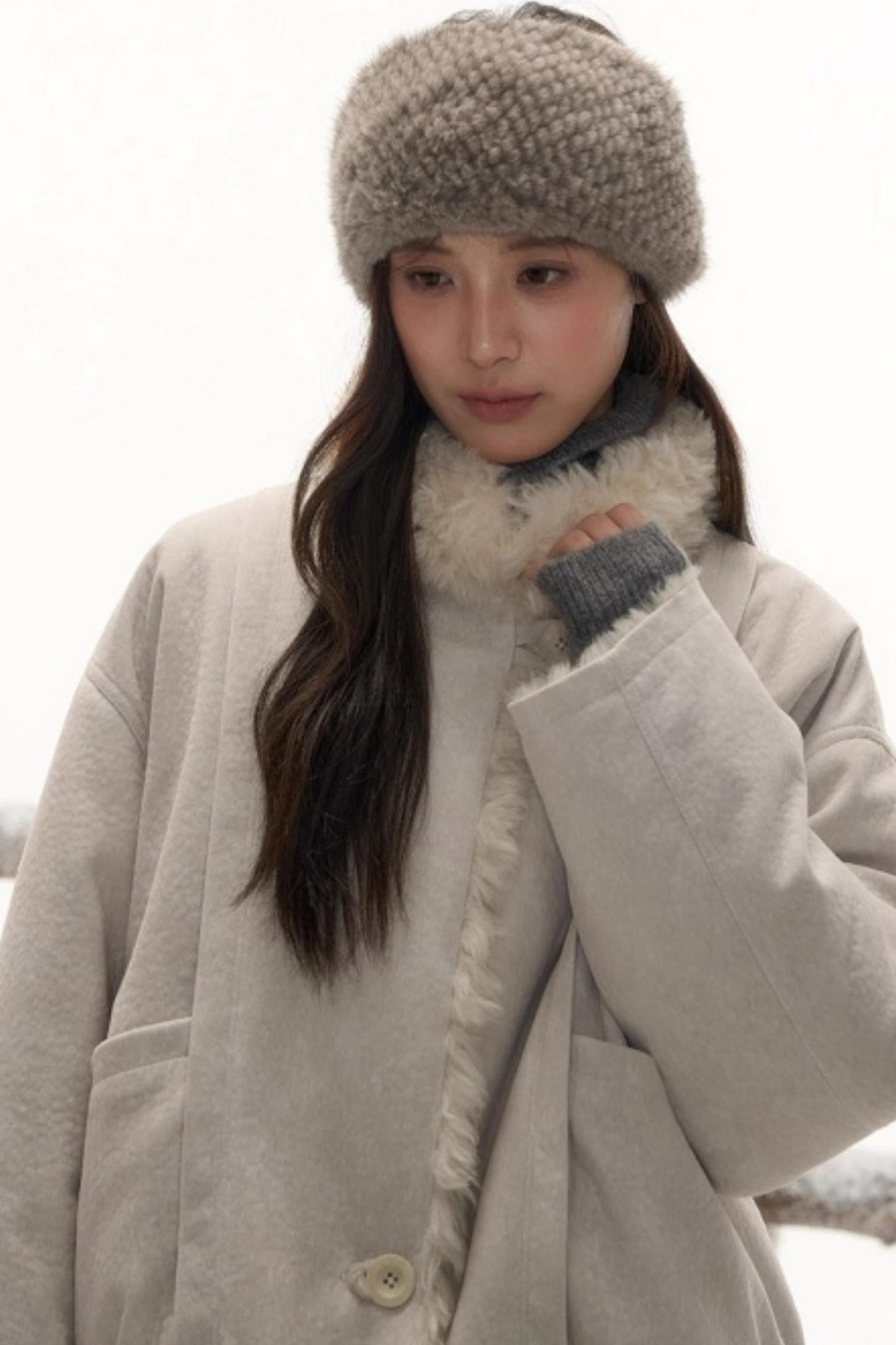 リバーシブルボリュームファーショートコート