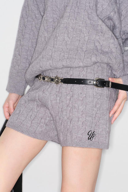 ケーブルニットポロセーター+パンツ