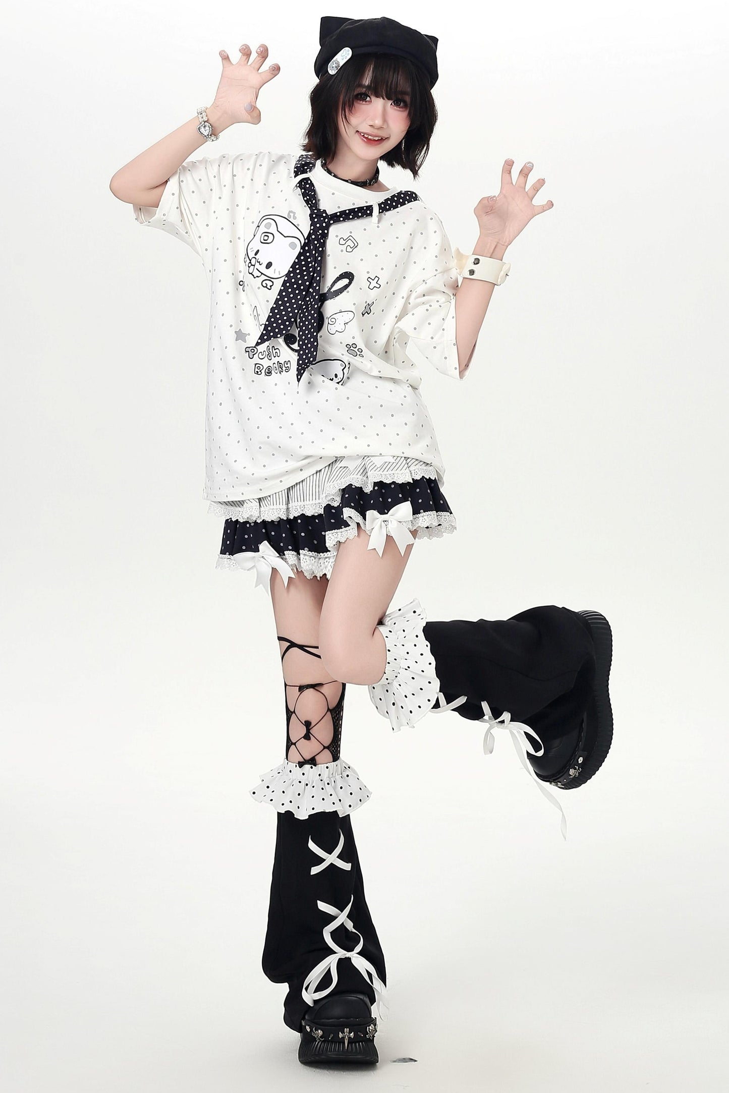 T-shirt ample à col noué à pois imprimé chat