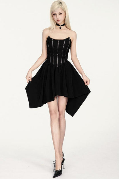 Schwarzes Kleid mit Netzeinsatz